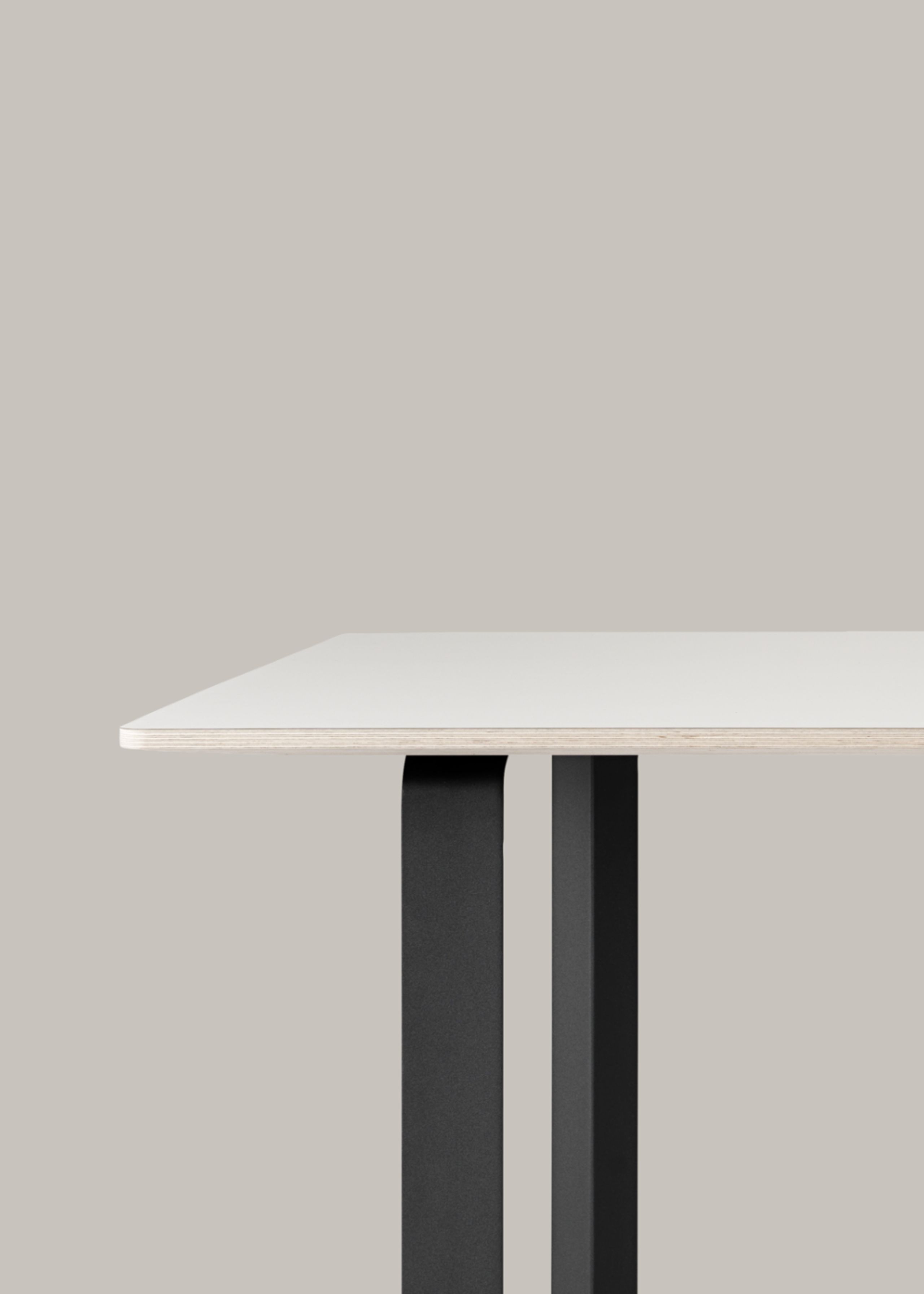 Muuto - Bord - 70/70 Table - White Laminate Black