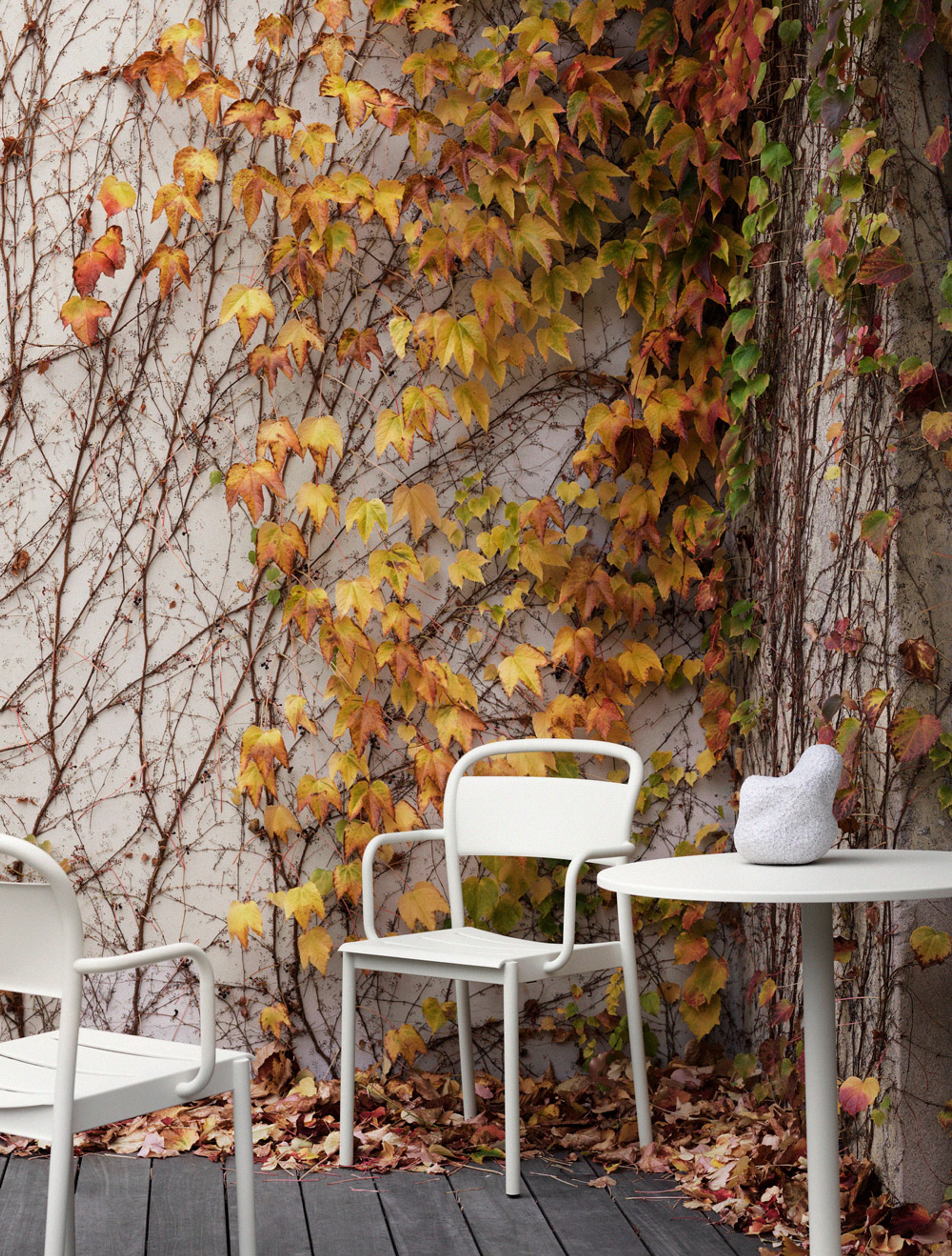 Muuto - Table - Linear Café Steel Table - Burned Orange - Round