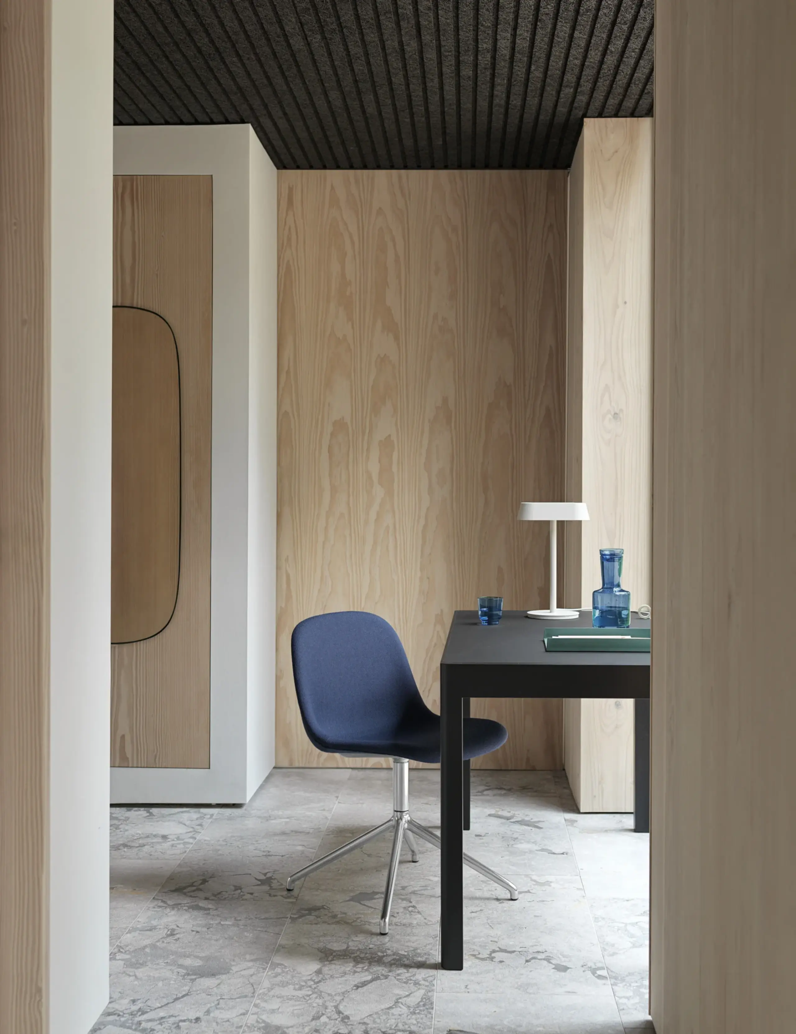 Muuto - Hallitus - Workshop Table - Muuto - Warm Grey Linoleum/Oak - Medium