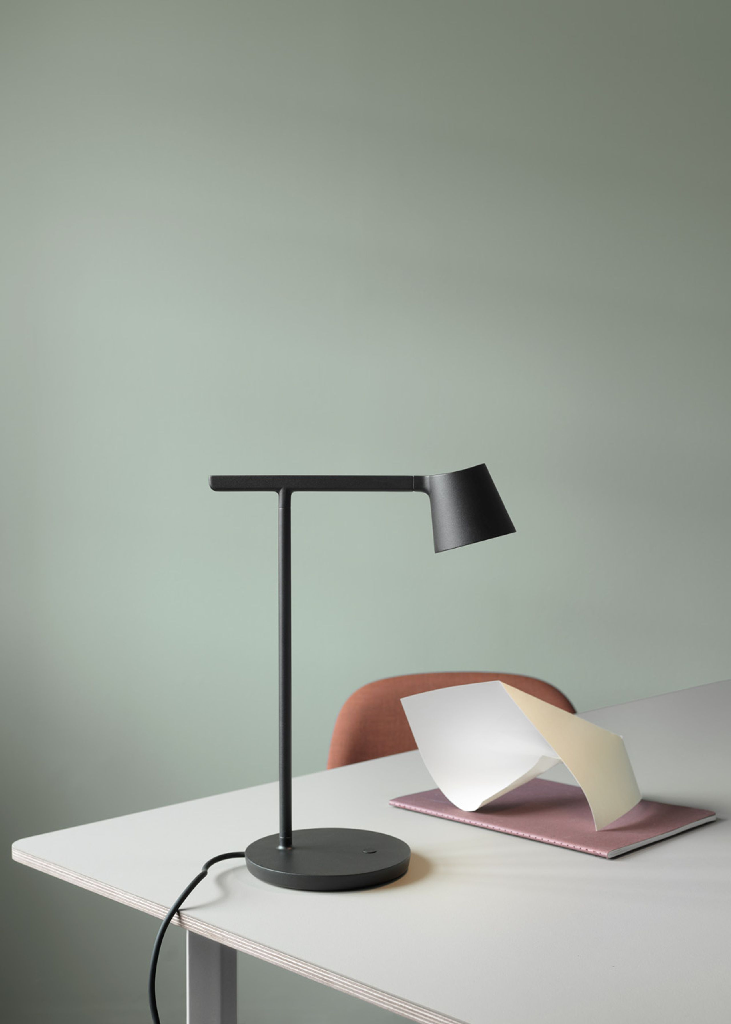 Muuto - Bordlampe - Tip Bordlampe - Kobber