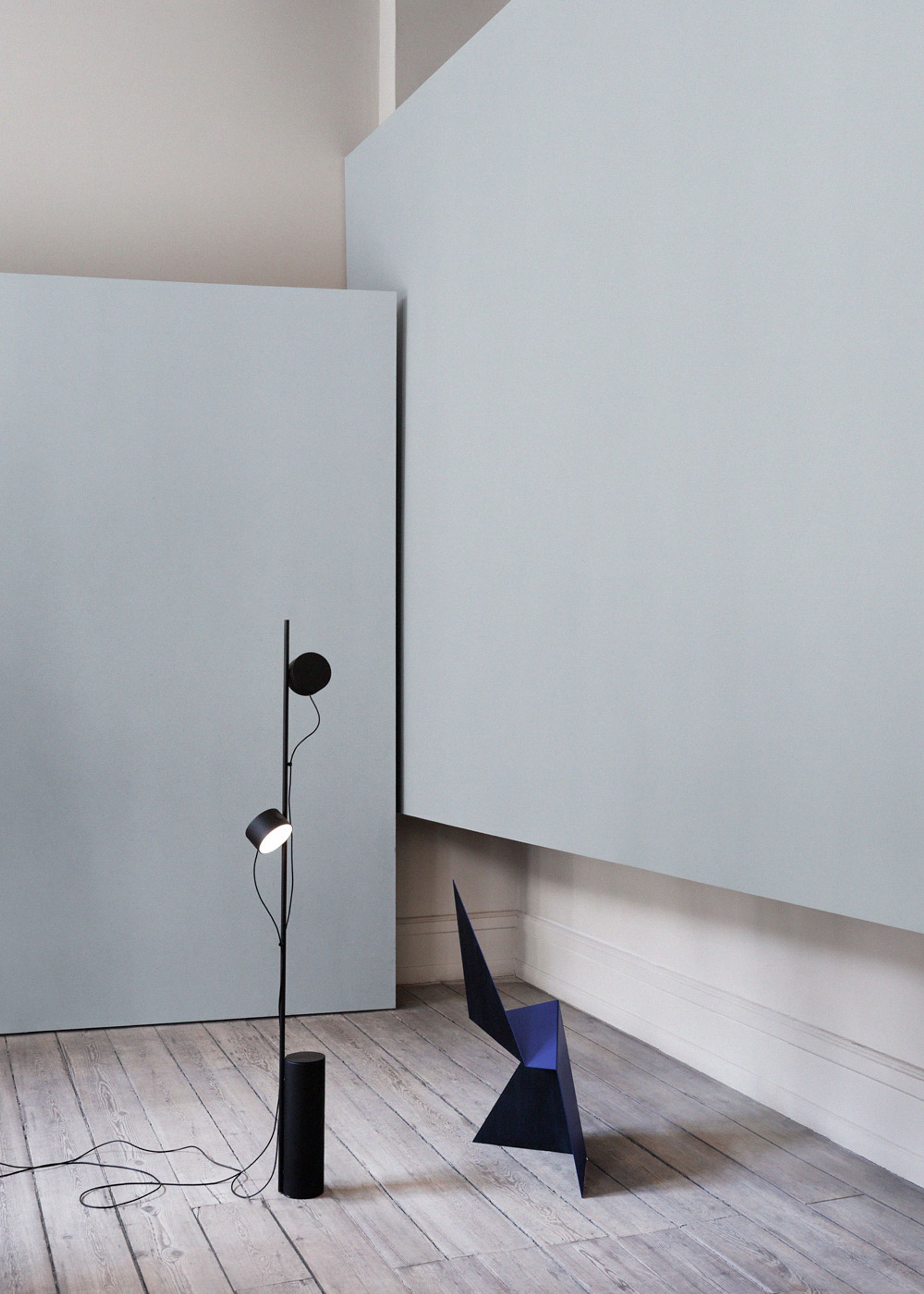 Muuto - Golvlampa - Post Floor Lamp - Black