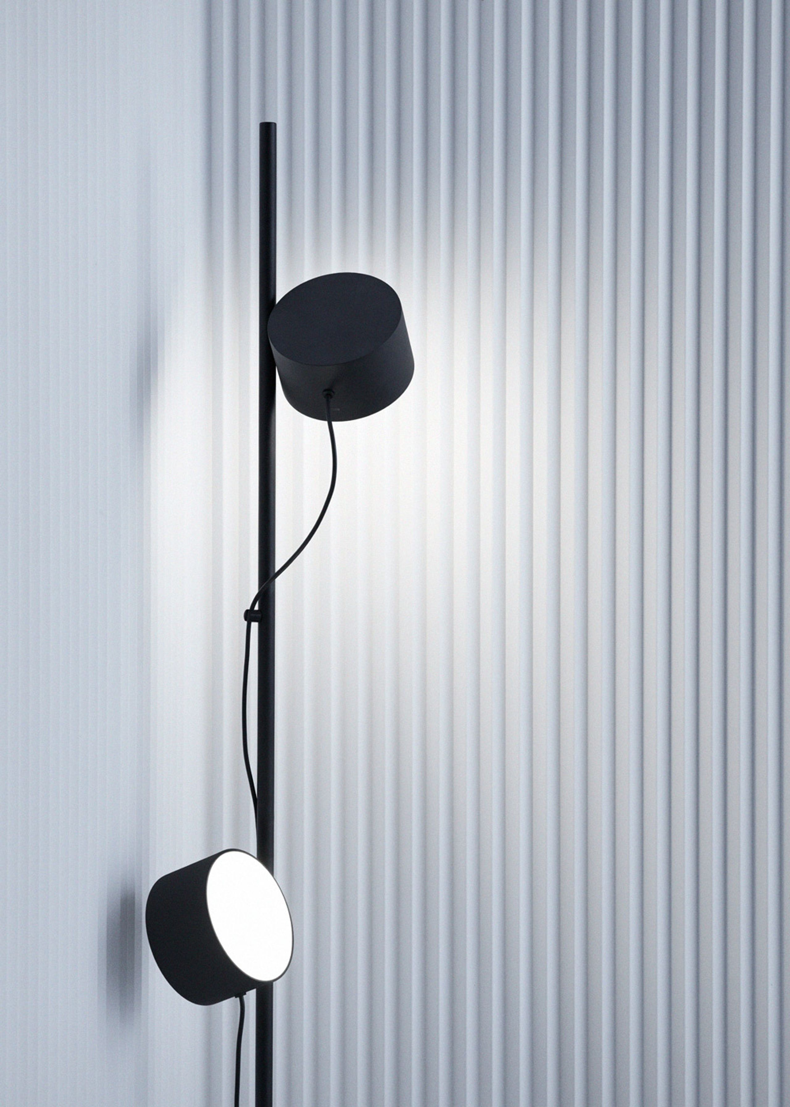 Muuto - Golvlampa - Post Floor Lamp - Black