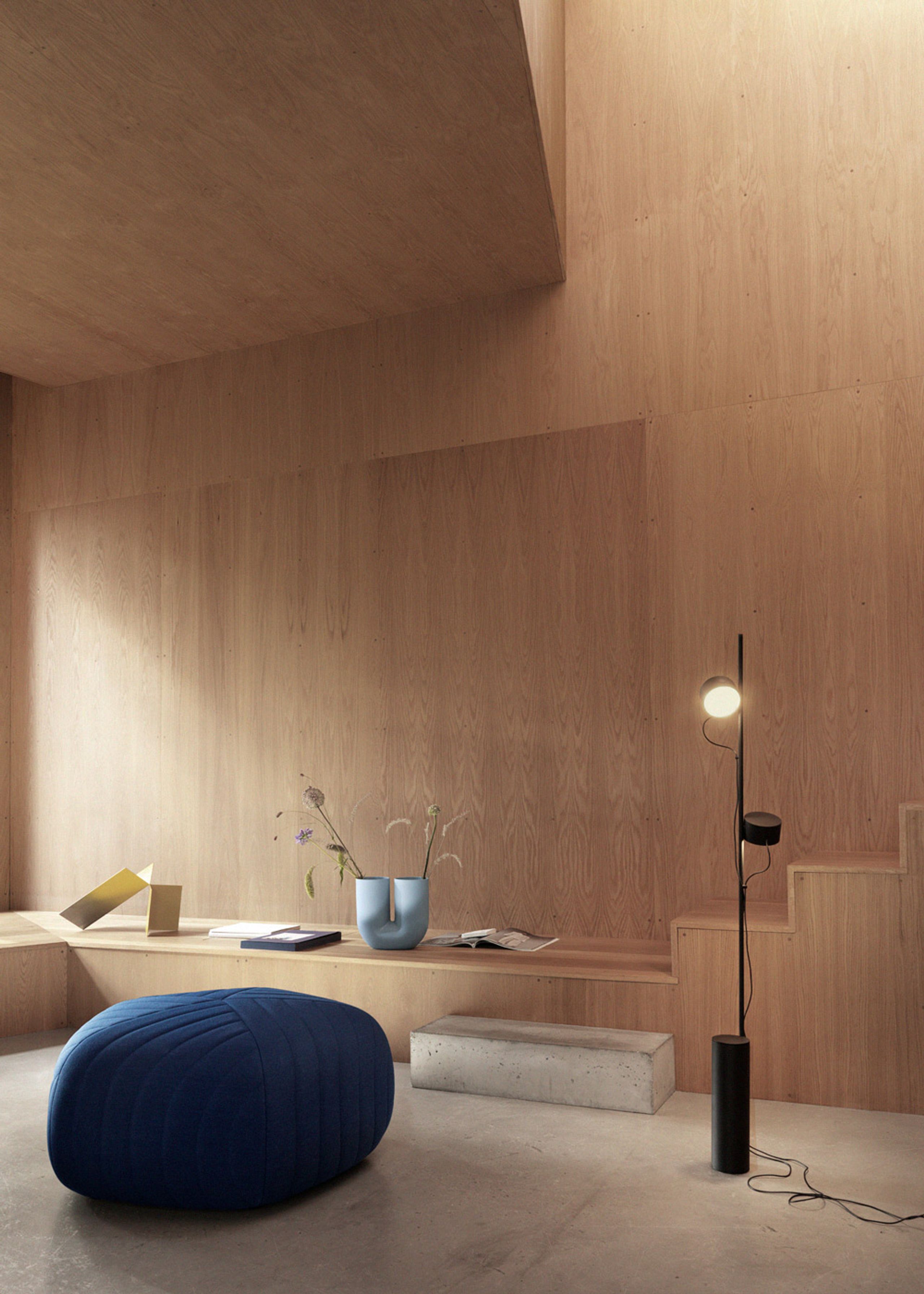 Muuto - Golvlampa - Post Floor Lamp - Black