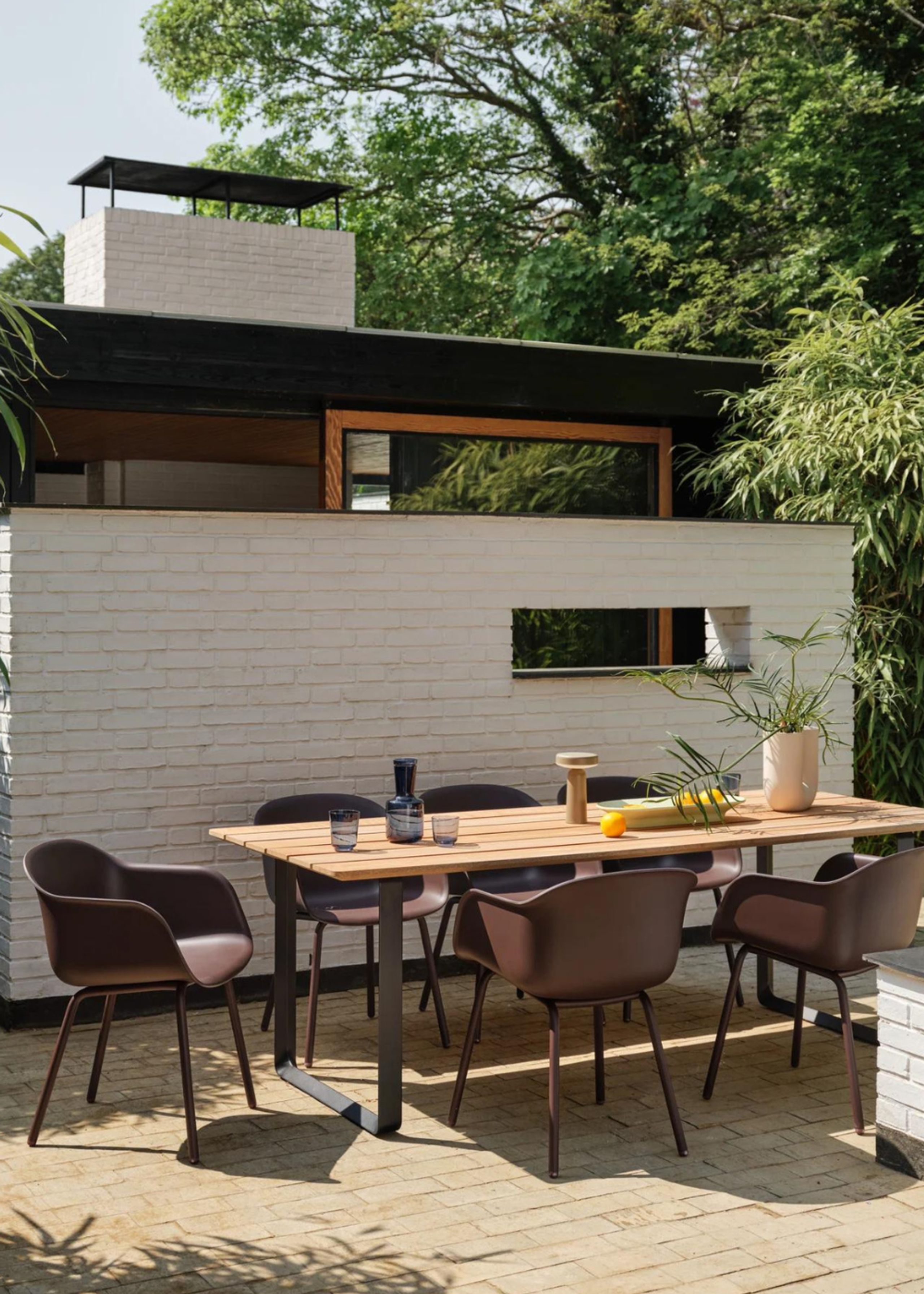 Muuto - Table de jardin - 70/70 Outdoor Table - Sapele Mahogany/Anthracite Black