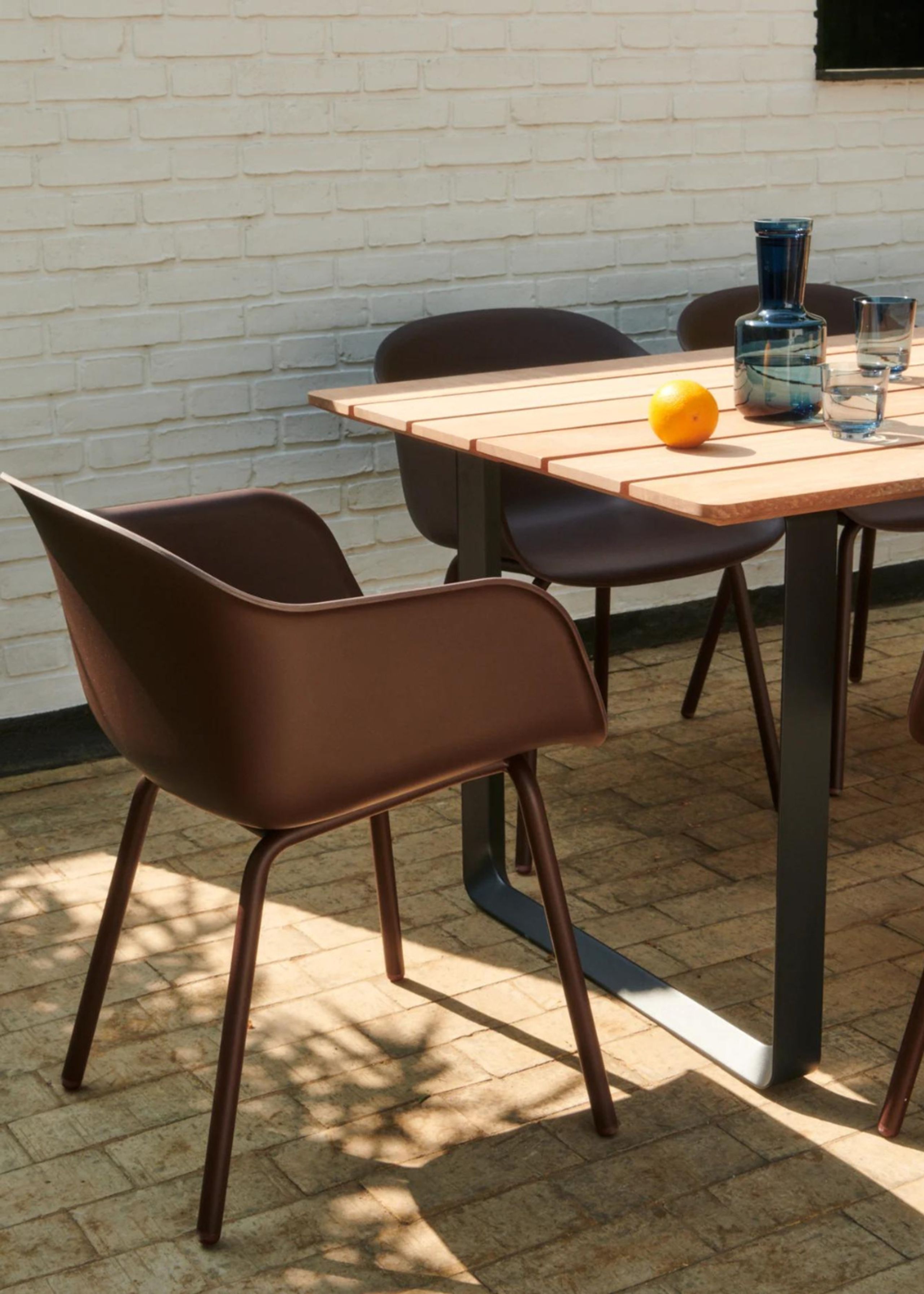 Muuto - Zahradní židle - Fiber Outdoor Armchair - Anthracite Black