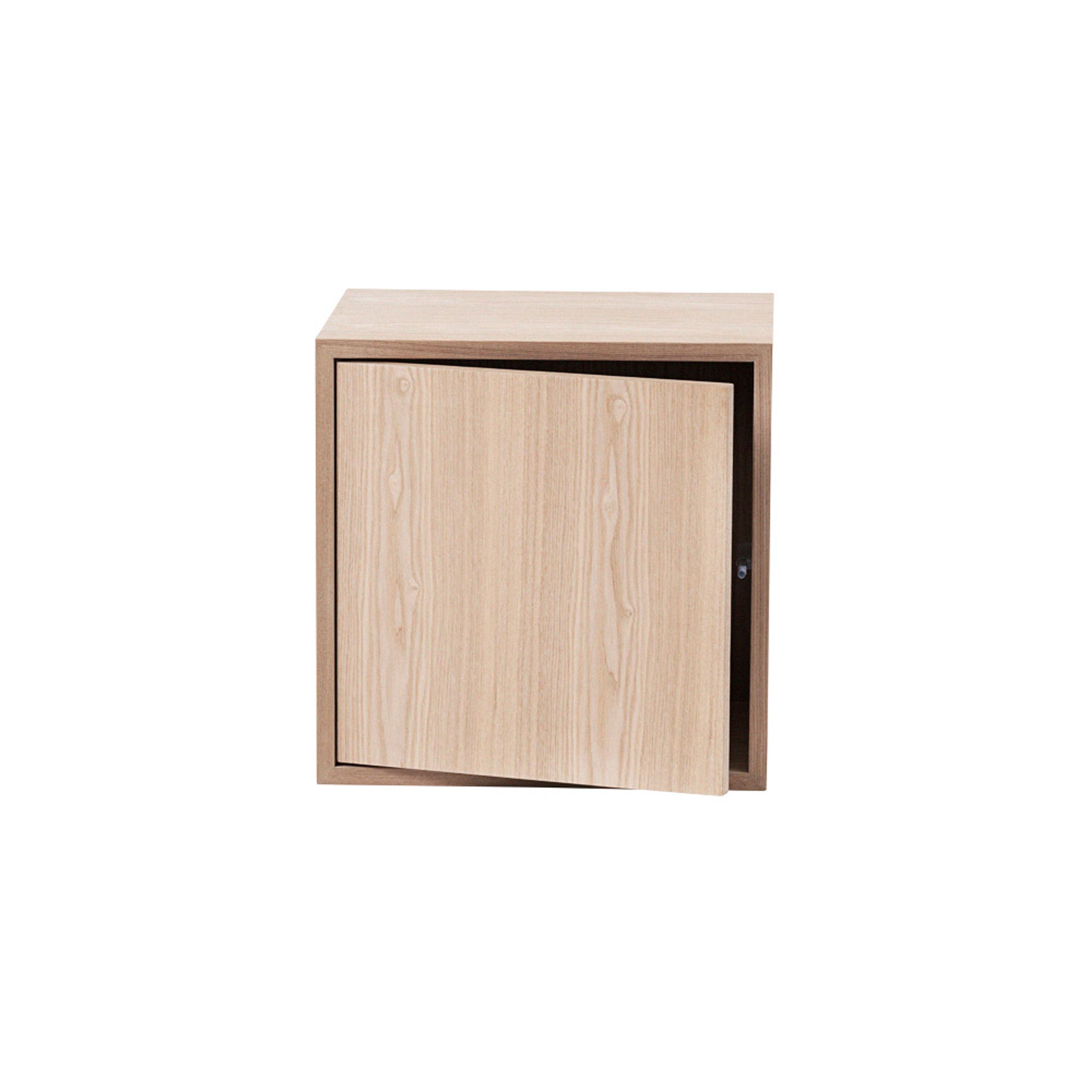 Muuto - Hylla - Stacked Storage System / Medium - w/ Door - Oak