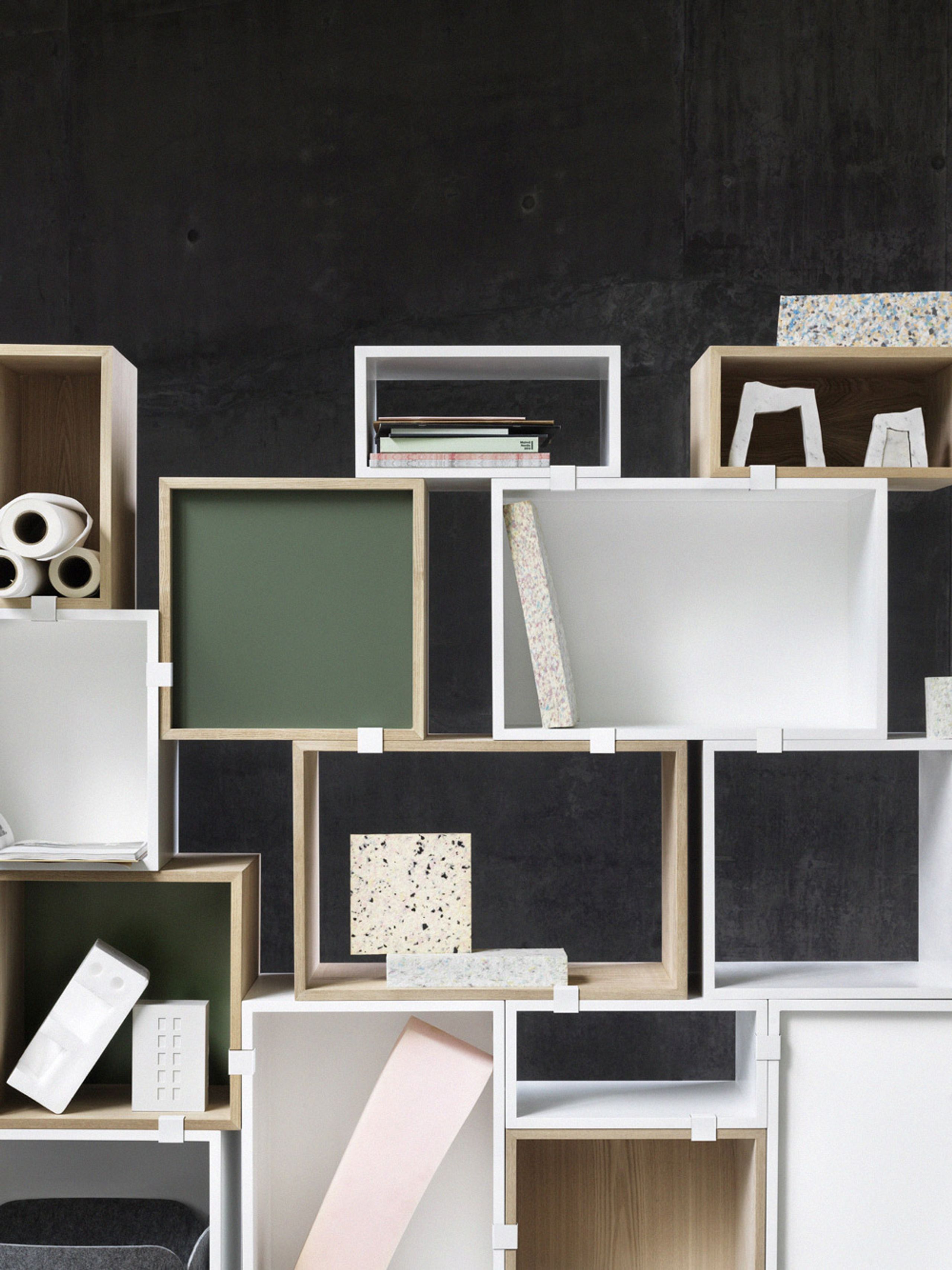 Muuto - Hylla - Stacked Storage System / Medium - w/ Door - Oak