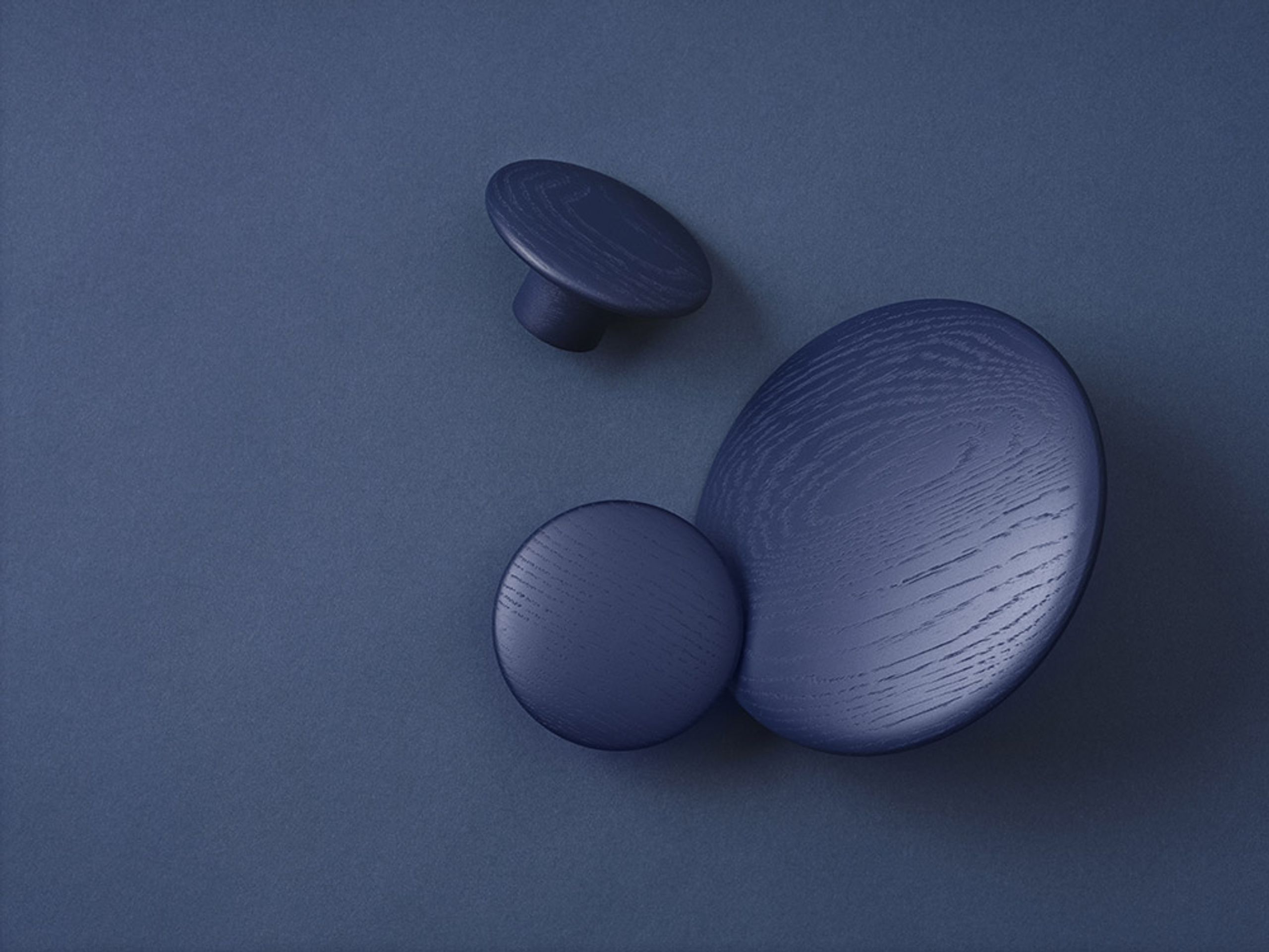 Muuto - Haken - The Dots - Large - Dark Grey