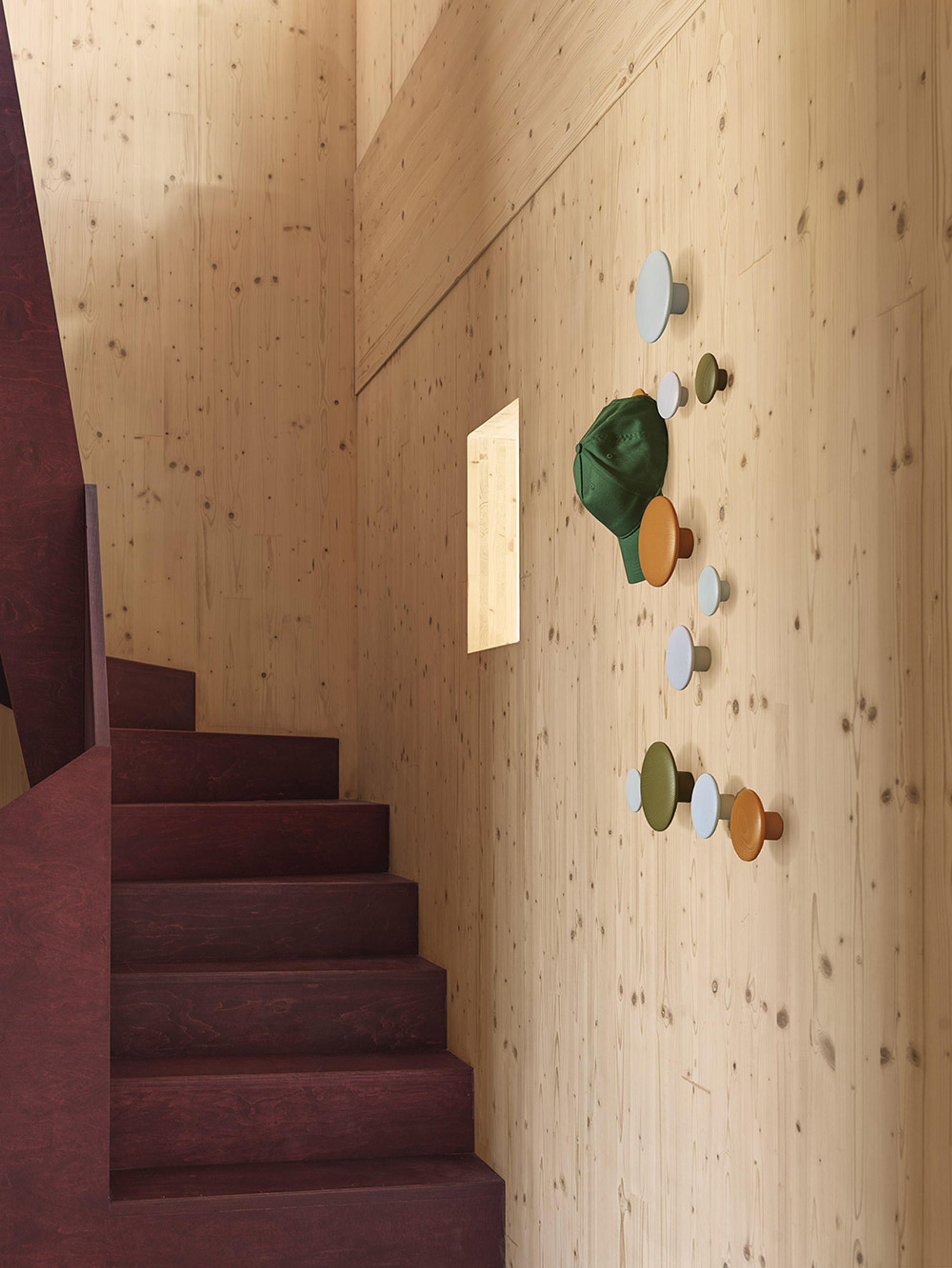 Muuto - Knager - The Dots - Medium - Oak