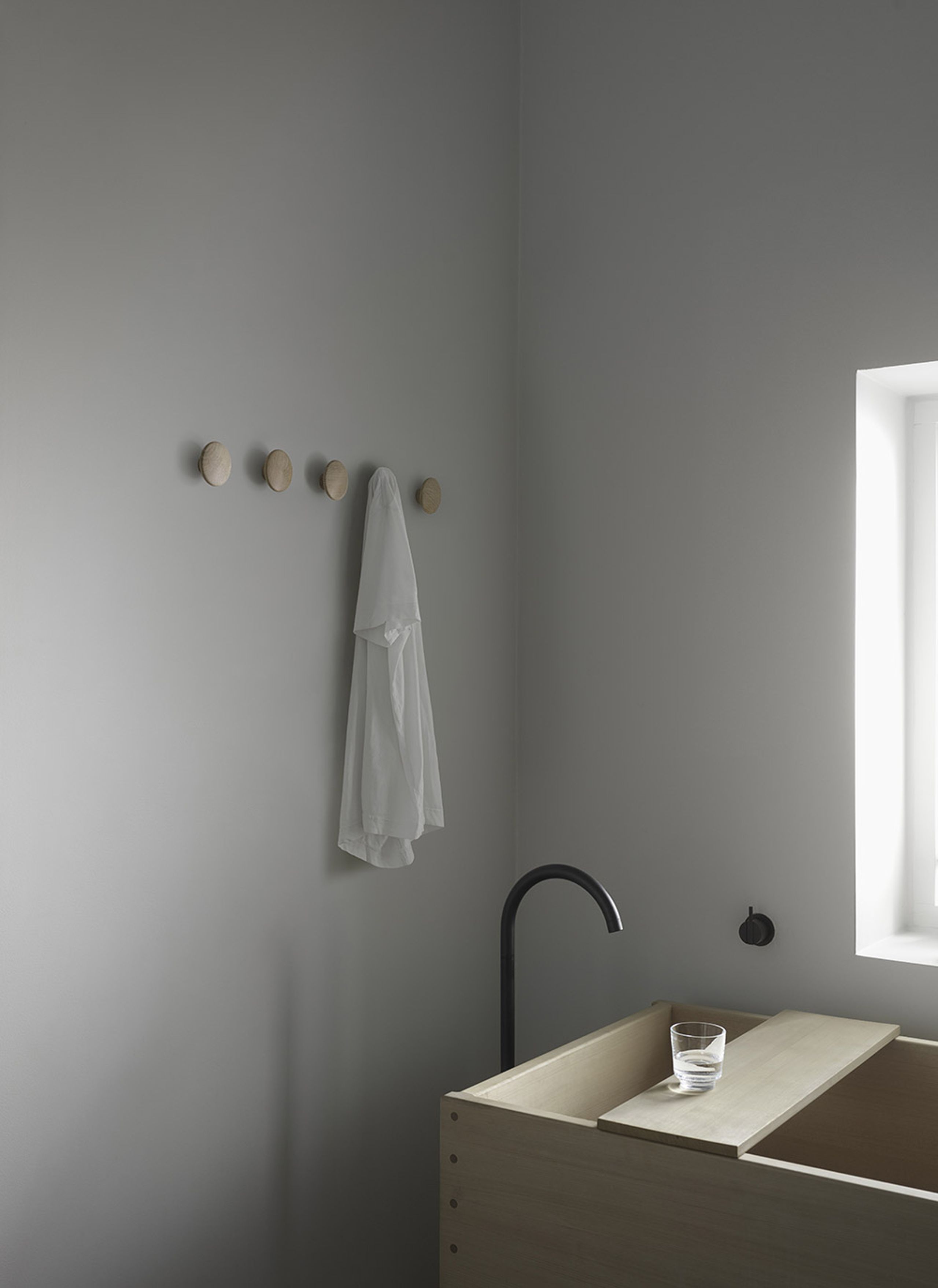 Muuto - Haken - The Dots - Small - Oak