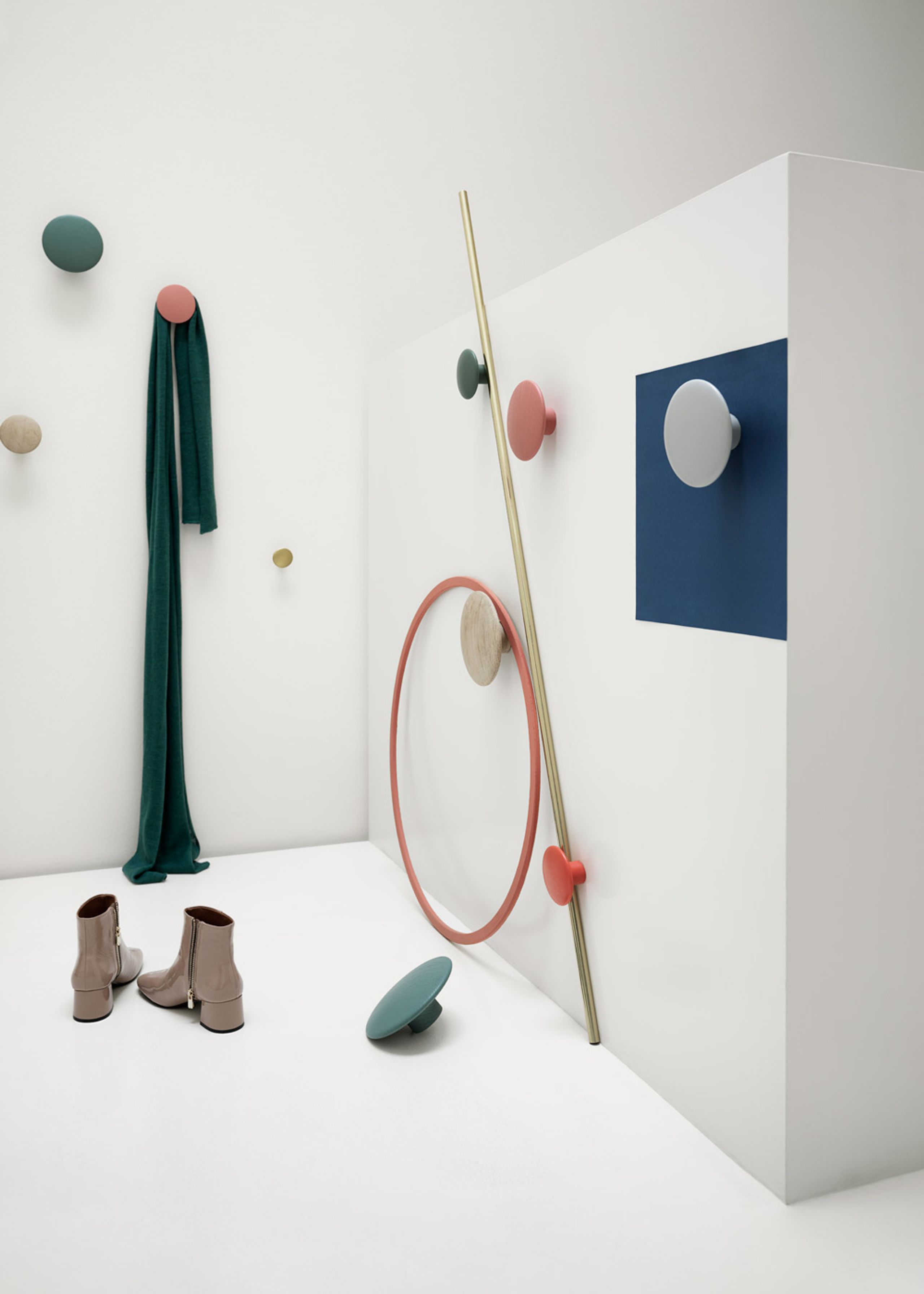 Muuto - Haken - The Dots - Small - Burgundy