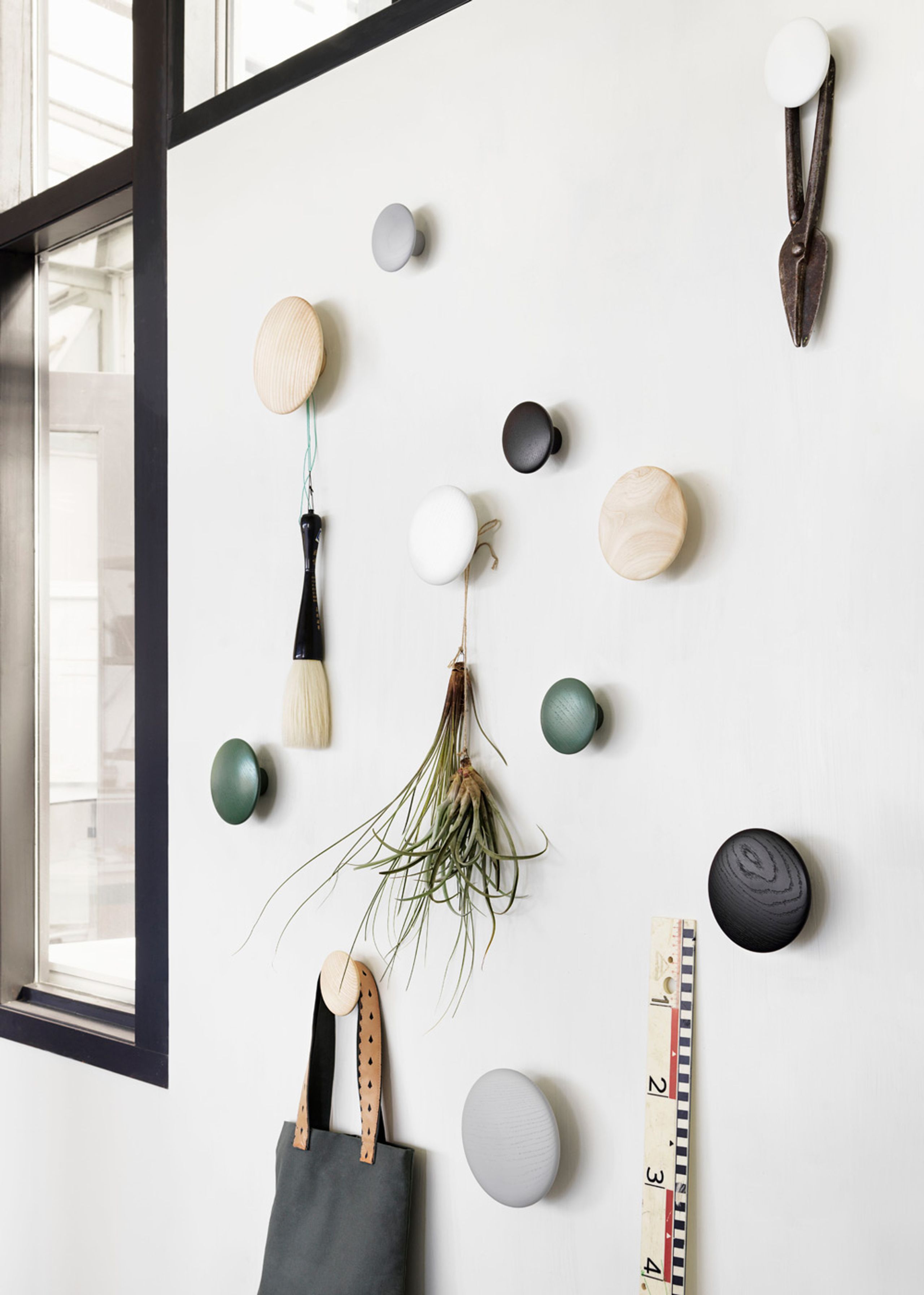 Muuto - Haken - The Dots - Small - Burgundy