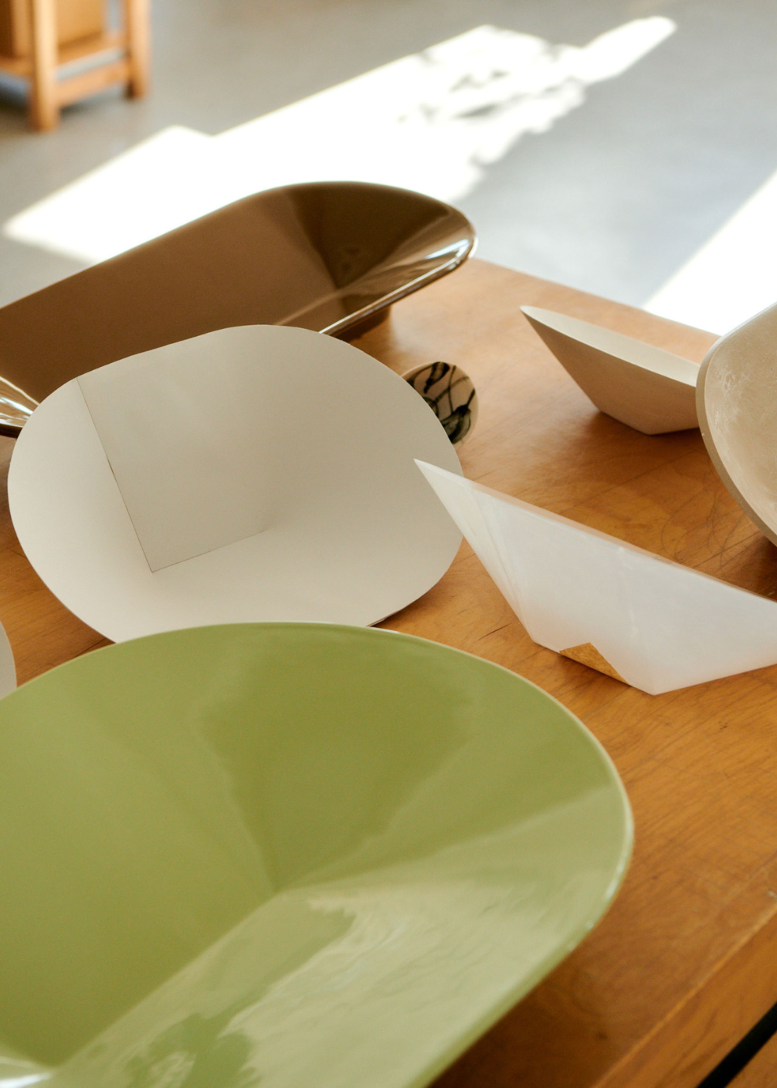 Muuto - Serving platter - Mere Bowl - Brown Green