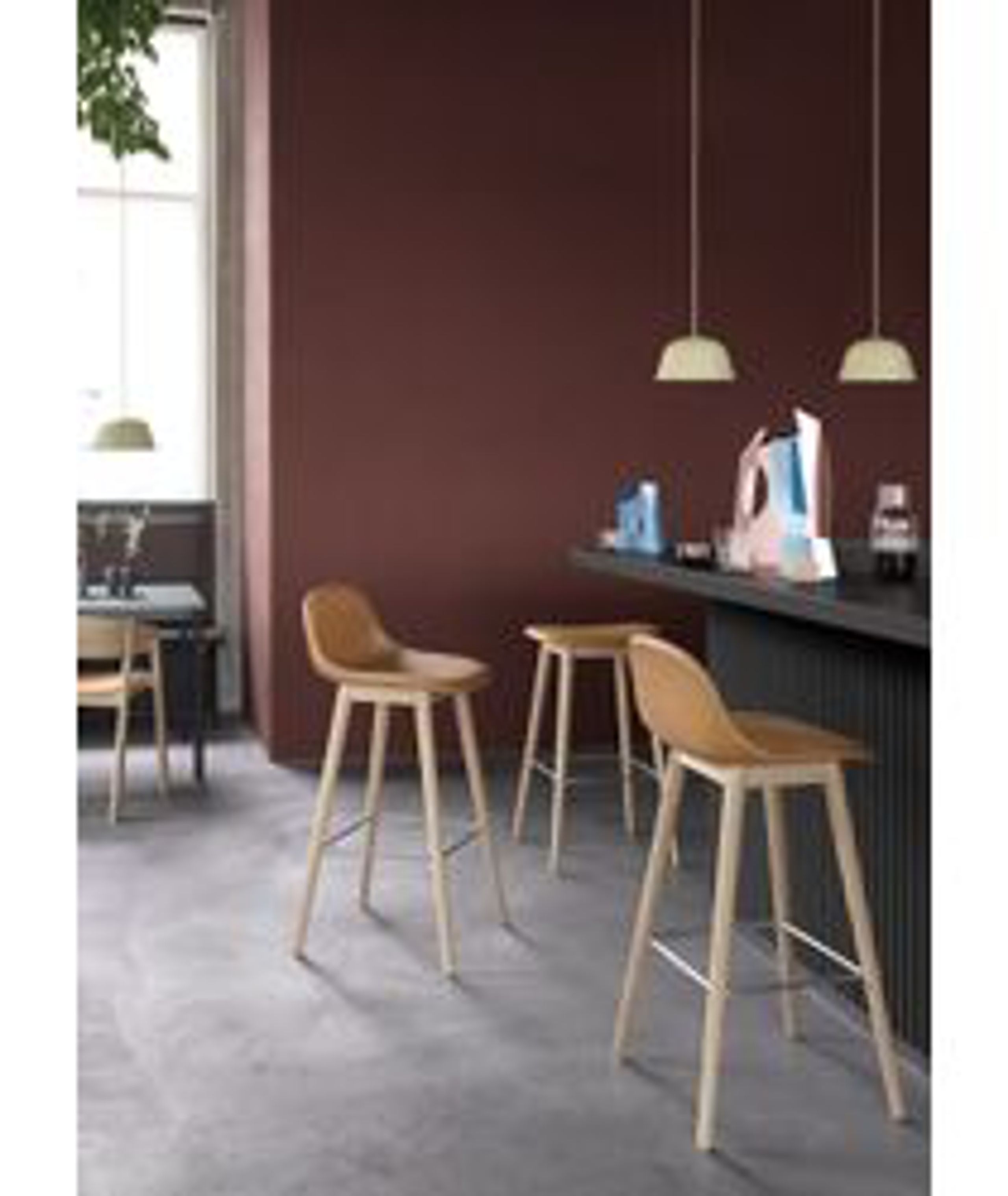 Muuto - Pall - Fiber Bar Stool - Wood Base - black/Black Base