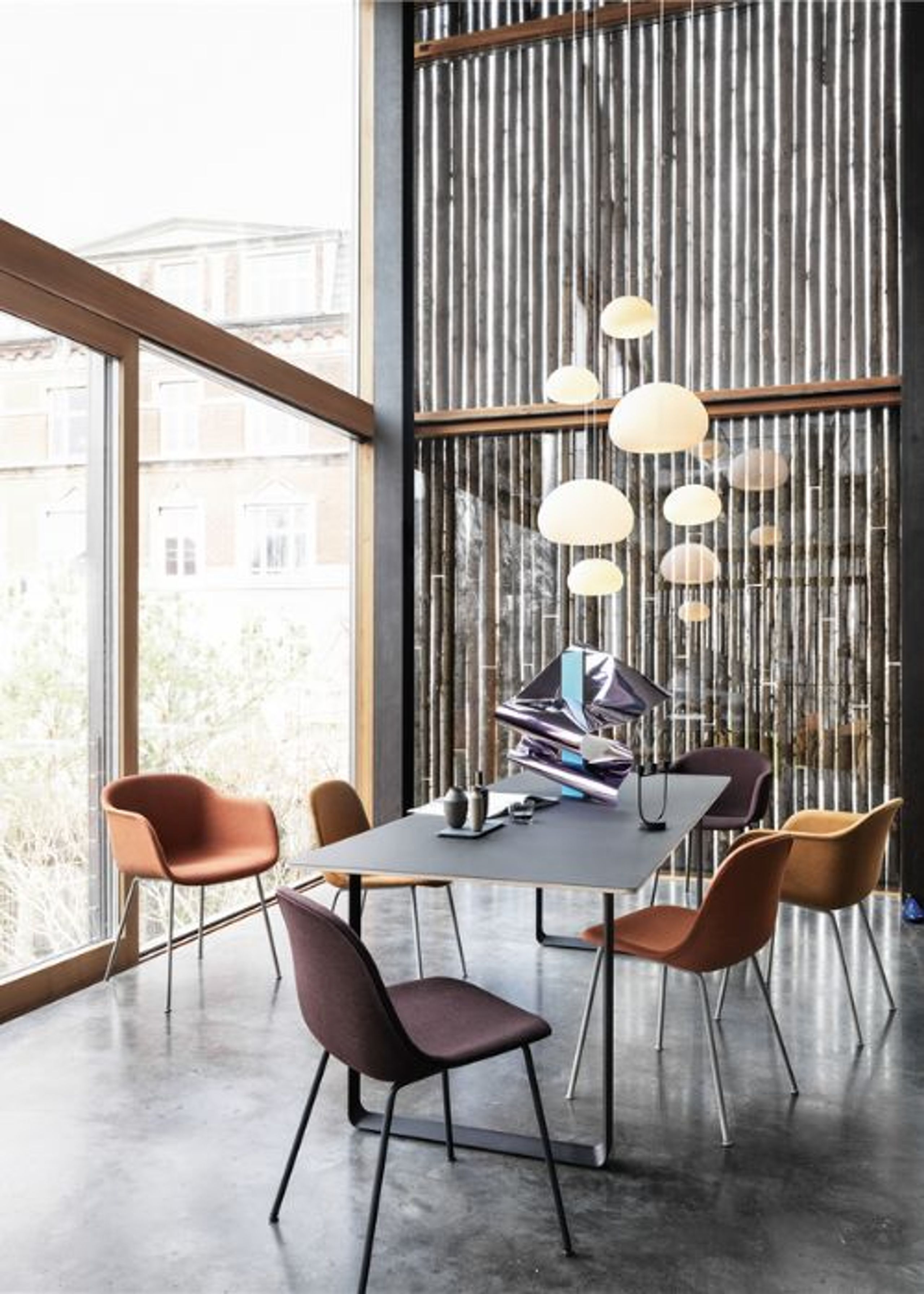 Muuto - Krzesło do jadalni - Fiber Chair - Sled Base - Refine Leather Cognac/Black