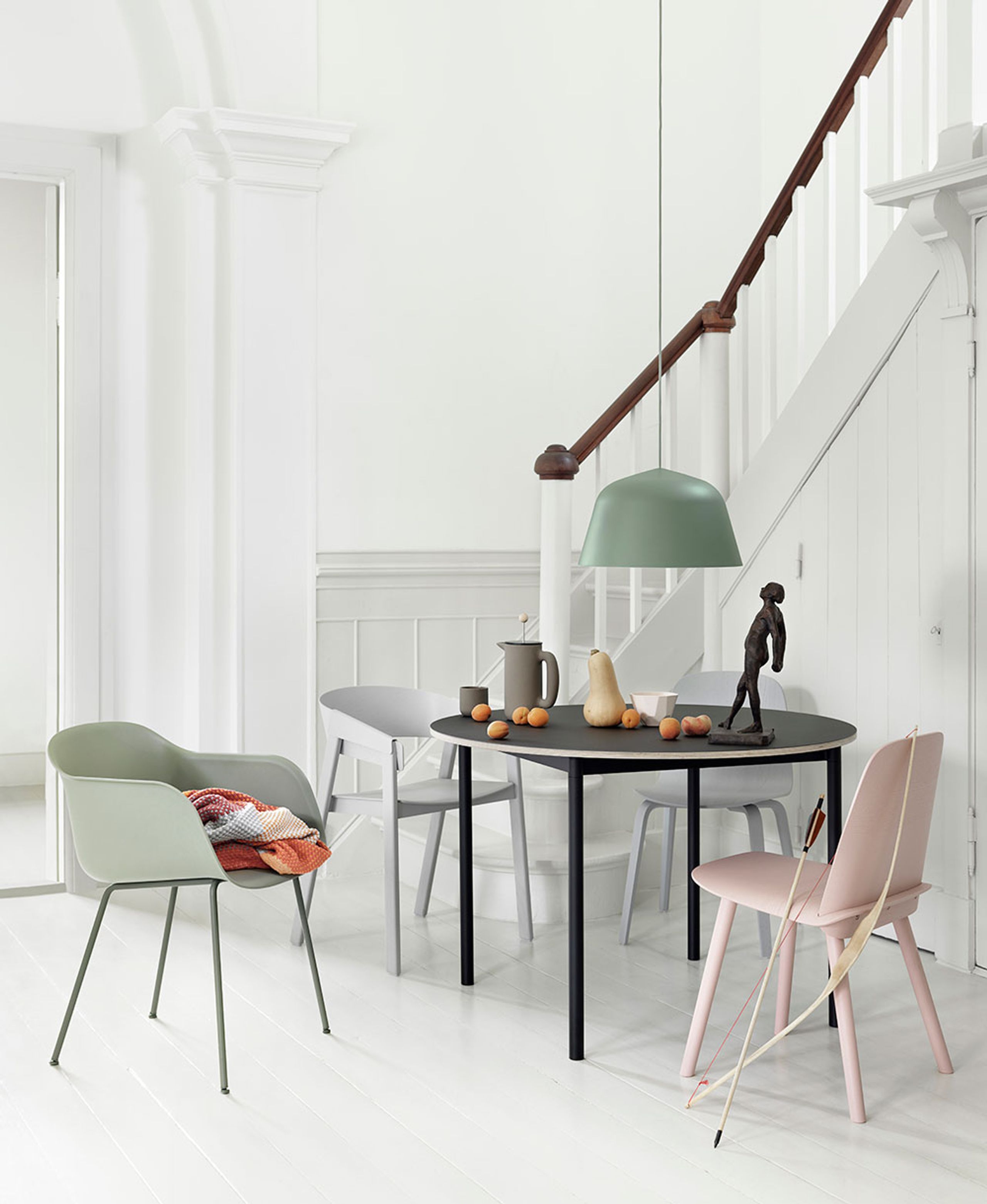 Muuto - Spisebordsstol - Fiber Chair - Wood Base - Grey/Grey