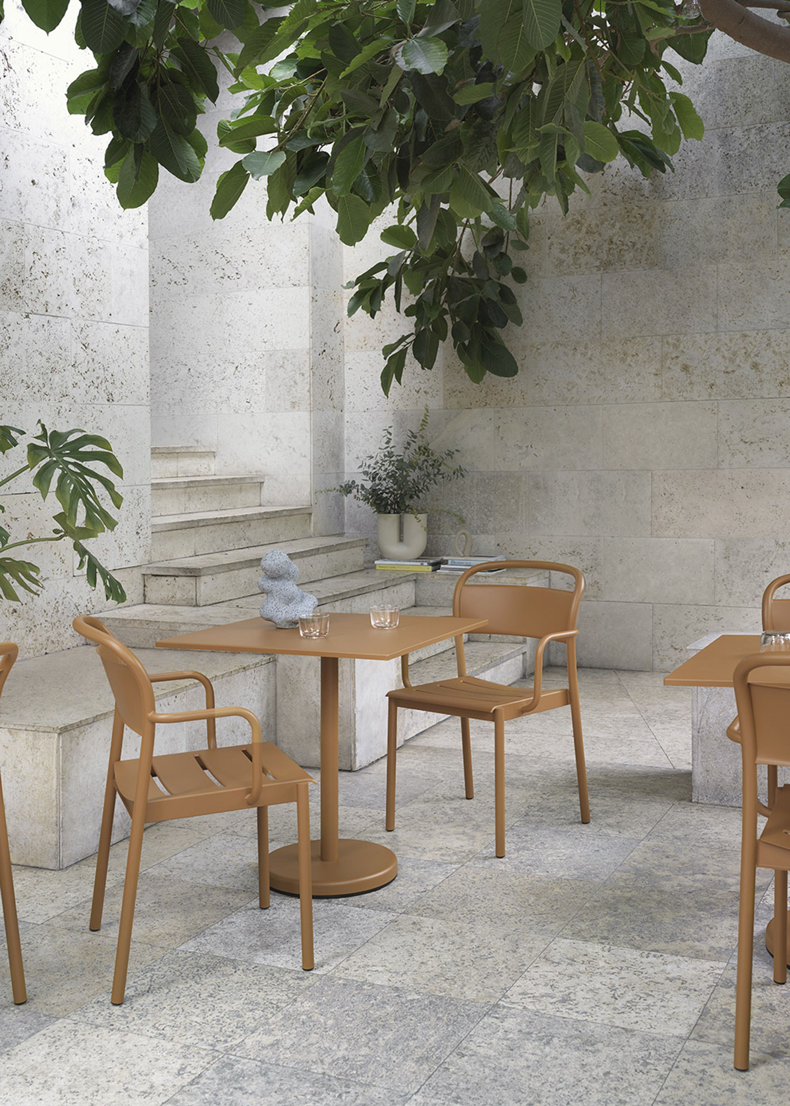 Muuto - Cadeira - Linear Steel Armchair - Burned Orange