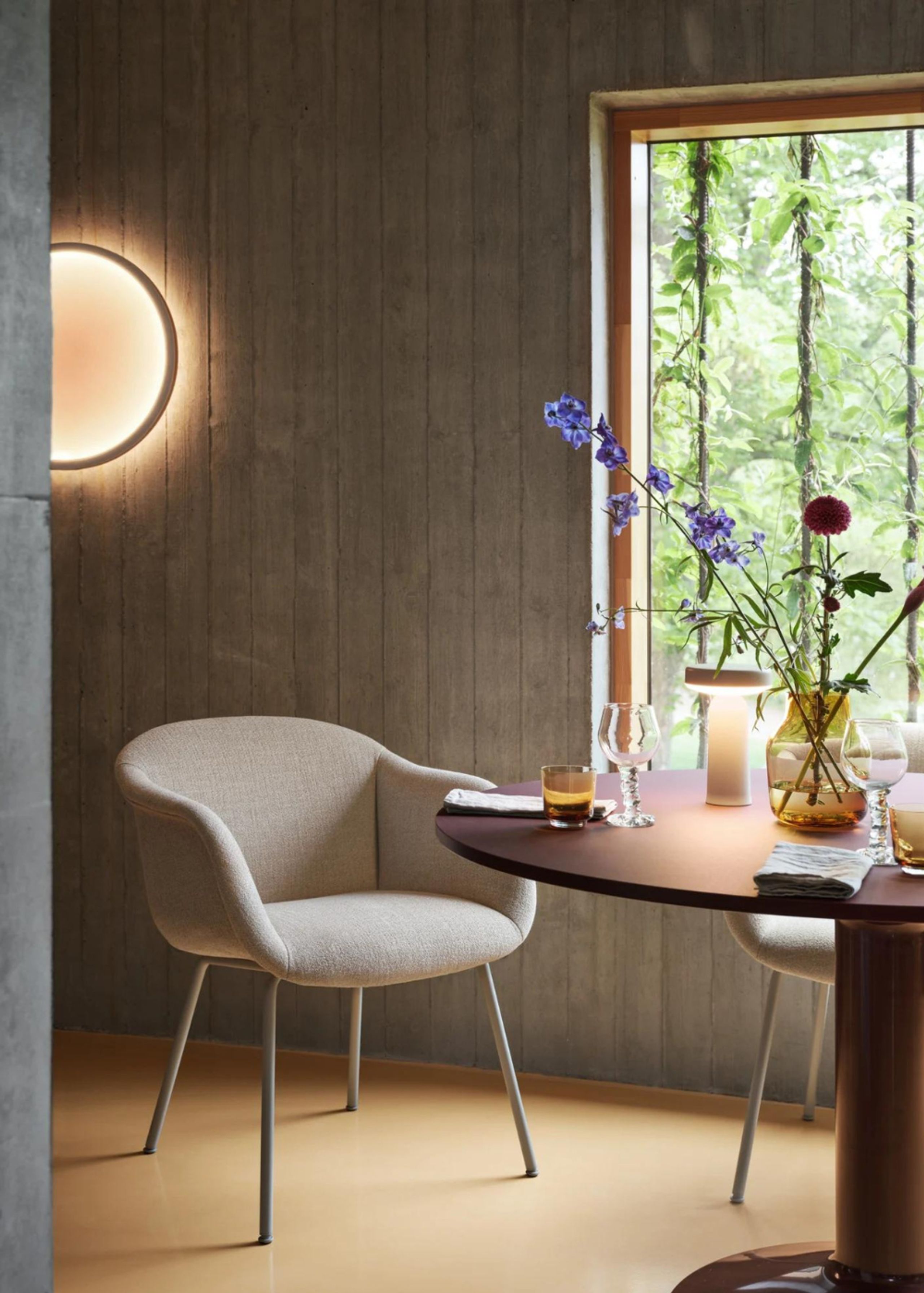 Muuto - Wall lamp - Calm Wall Lamp Ø50 - White/Black