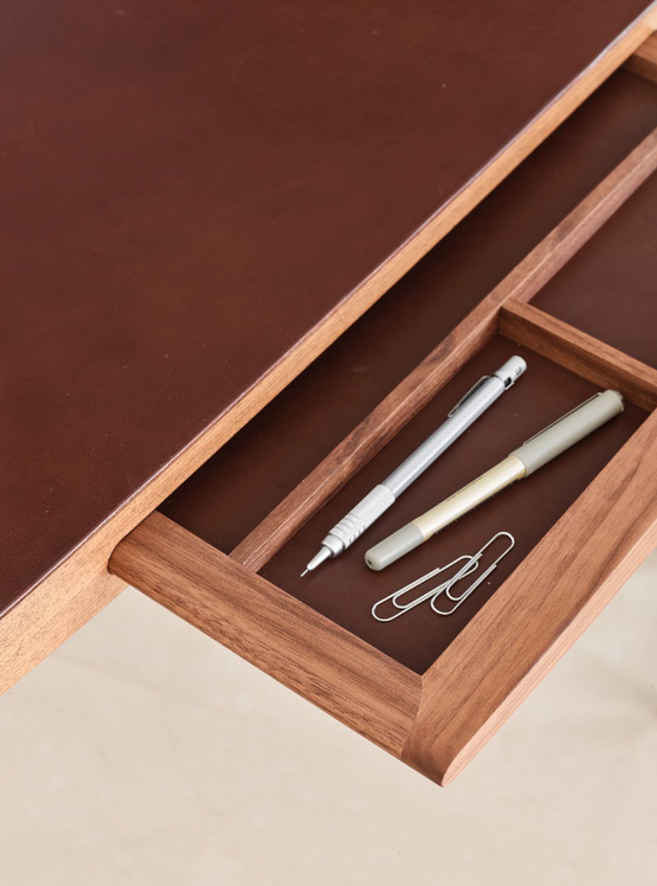 Naver Collection - Bureau - RO desk / AK1310 by Hans Sandgren Jakobsen - Oiled oak / Black leather