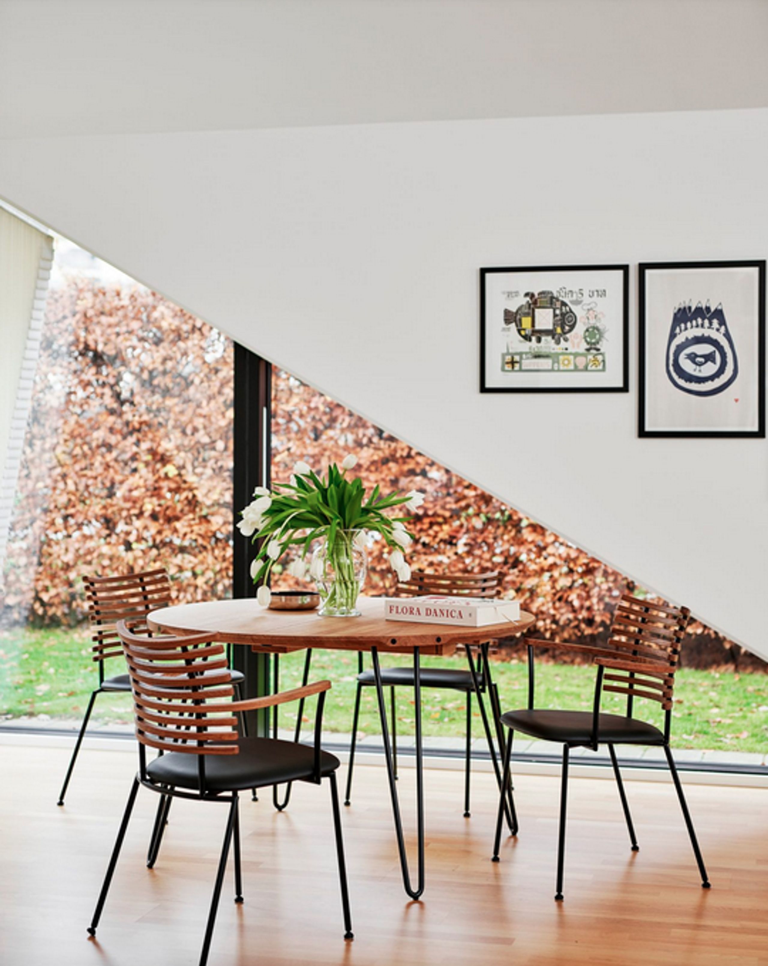 Naver Collection - Spisebord - Round Table / GM6600 by Nissen & Gehl - Oiled Oak / Stainless steel