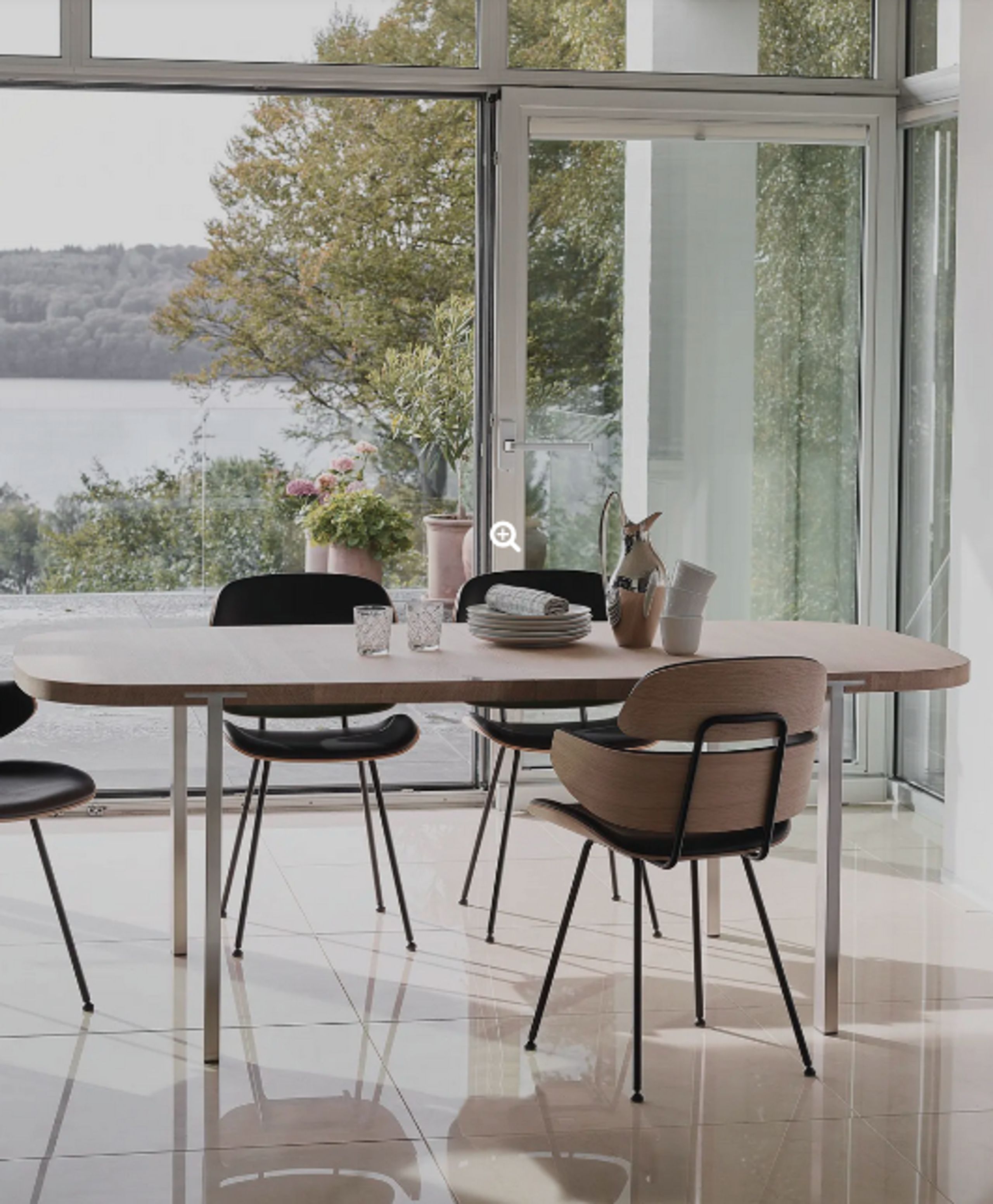 Naver Collection - Eetkamerstoel - Midas armchair / GM 576 by Susanne Grønlund - Lacquered oak / Naver Select black leather / Stainless steel