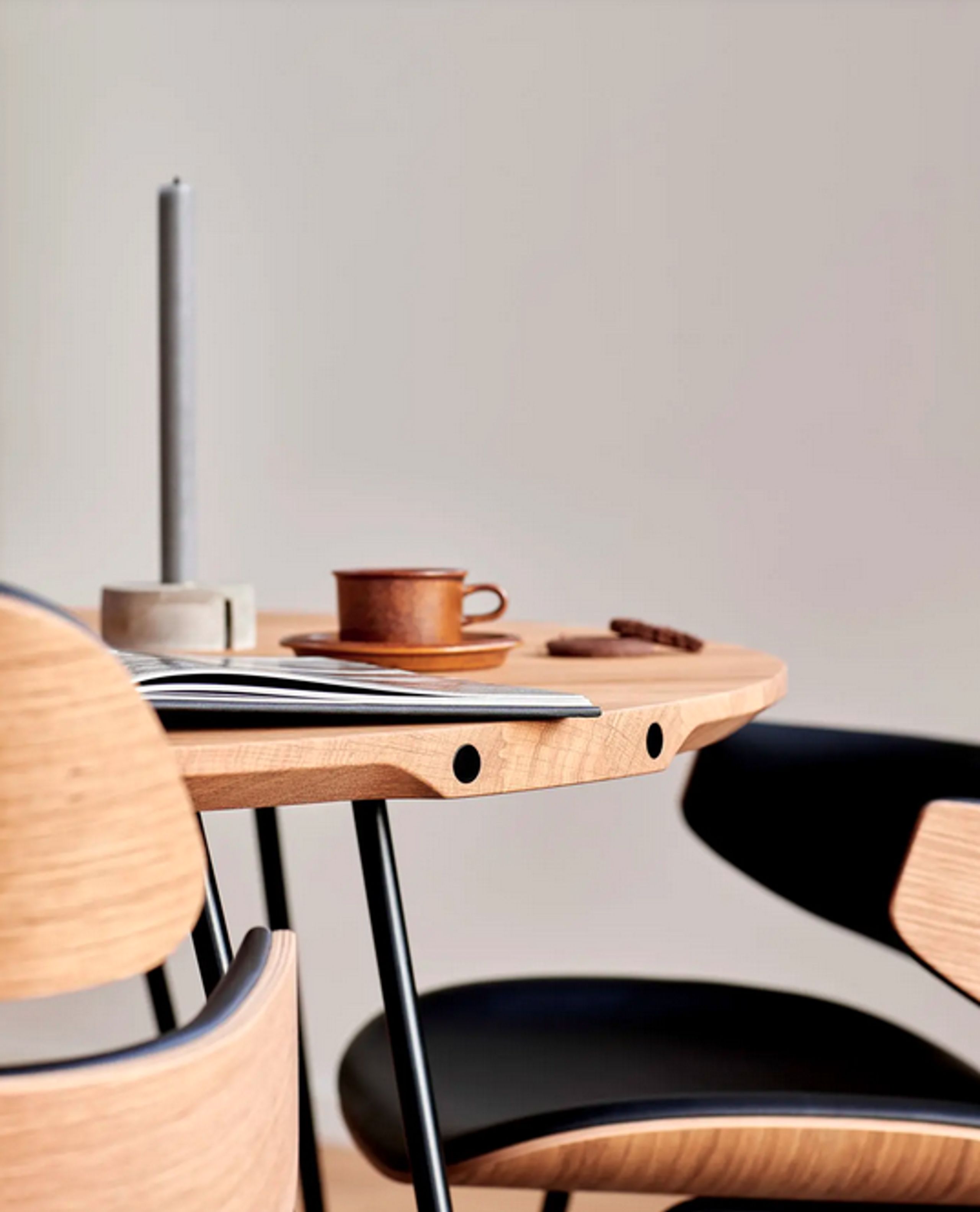 Naver Collection - Eetkamerstoel - Midas armchair / GM 576 by Susanne Grønlund - Lacquered oak / Naver Select black leather / Stainless steel