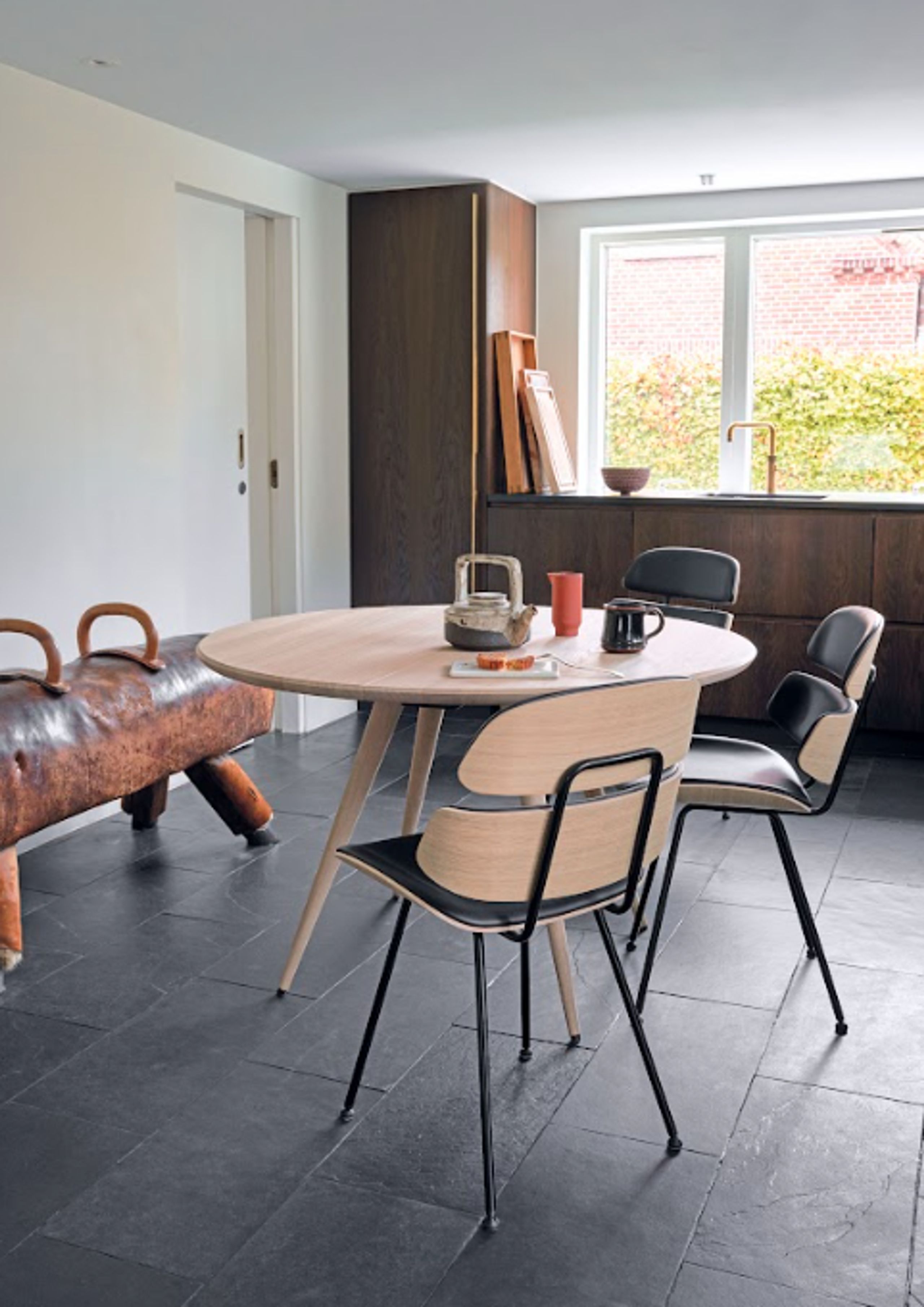 Naver Collection - Dining chair - Midas chair / GM 575 by Susanne Grønlund - Lacquered oak / Naver Select black leather / Stainless steel