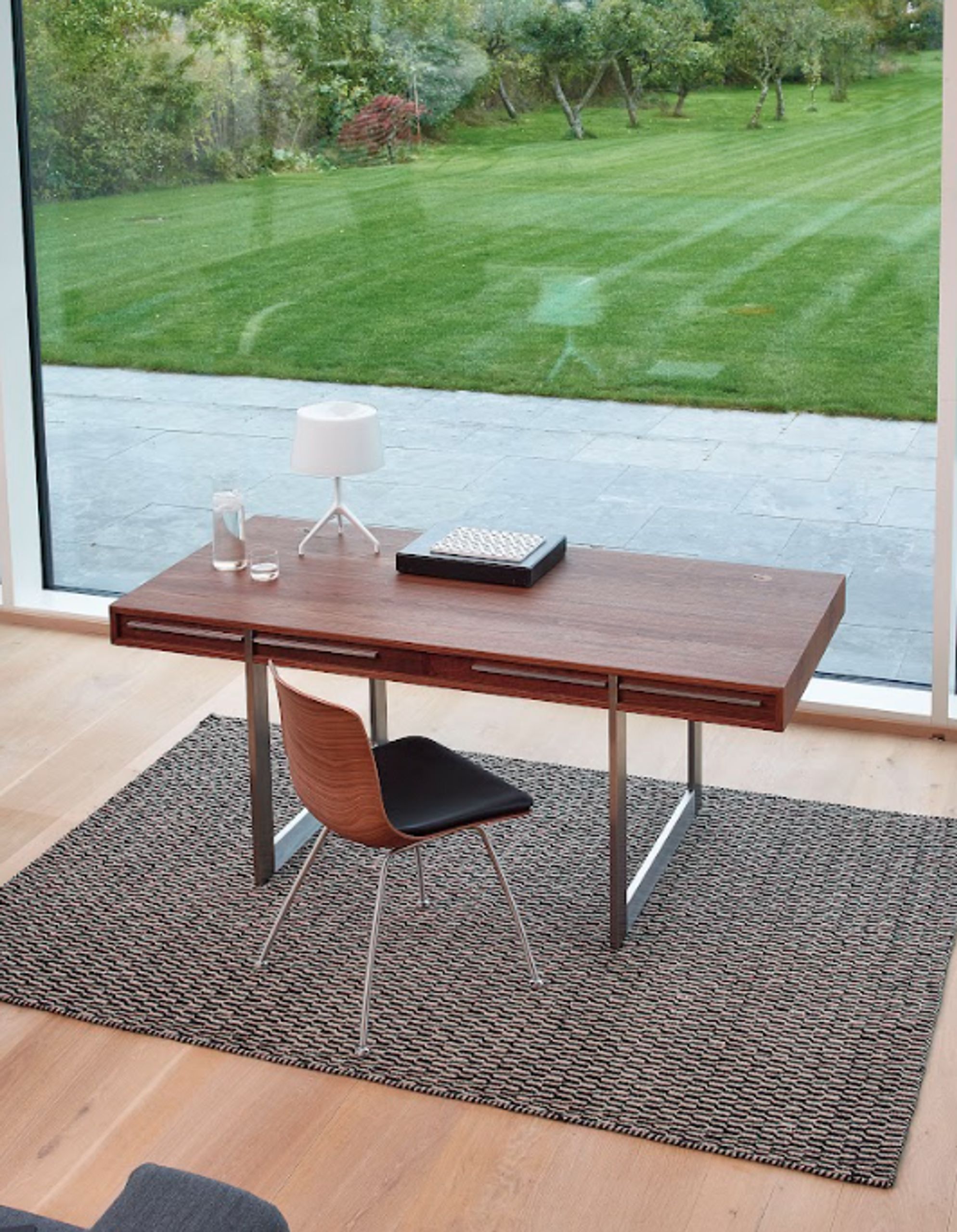 Naver Collection - Dining chair - Tulip chair / GM 315-316 by Nissen & Gehl MDD - Black Stained / Naver Select black leather / Black powder coated steel