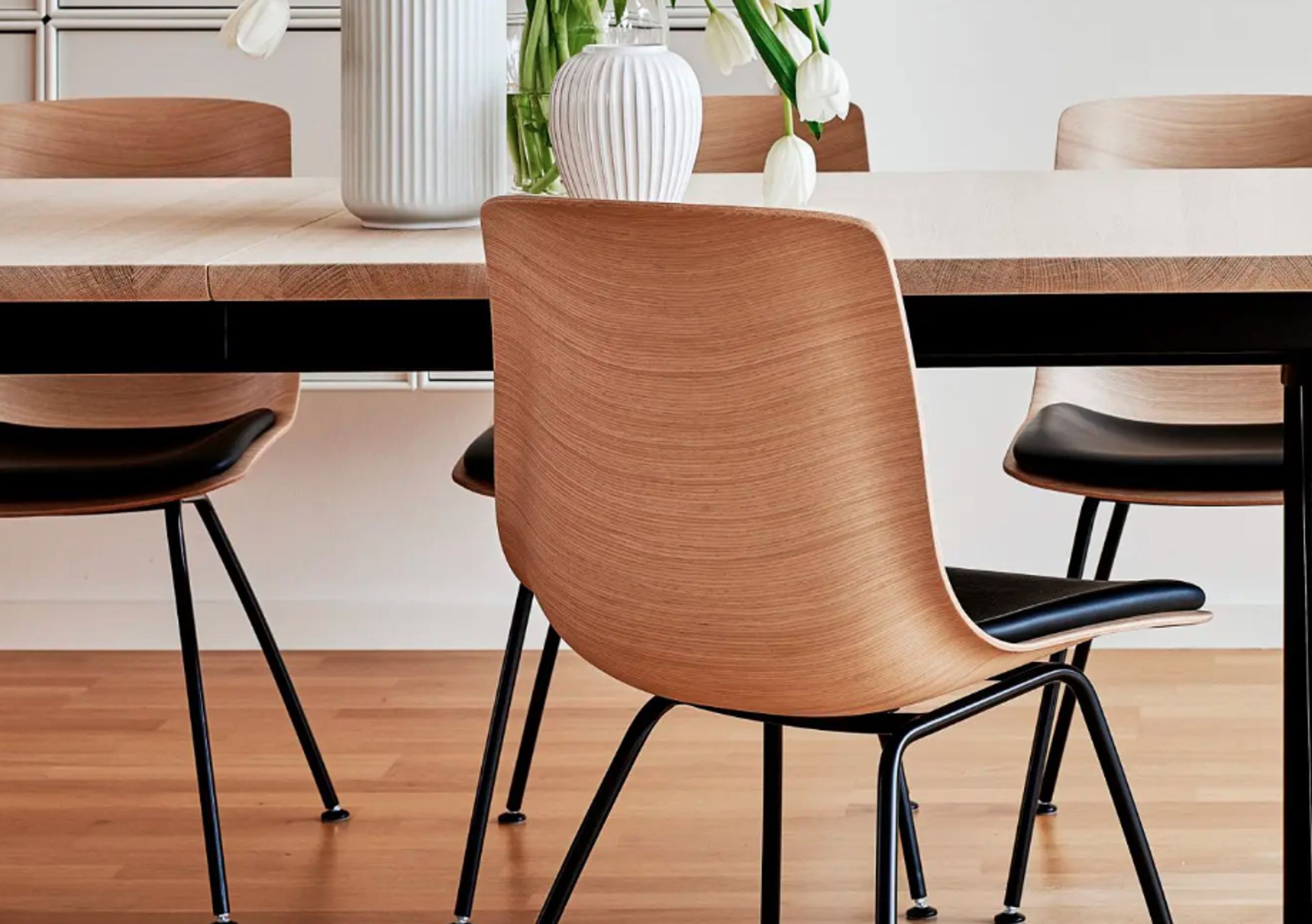 Naver Collection - Dining chair - Tulip chair / GM 315-316 by Nissen & Gehl MDD - Black Stained / Naver Select black leather / Black powder coated steel