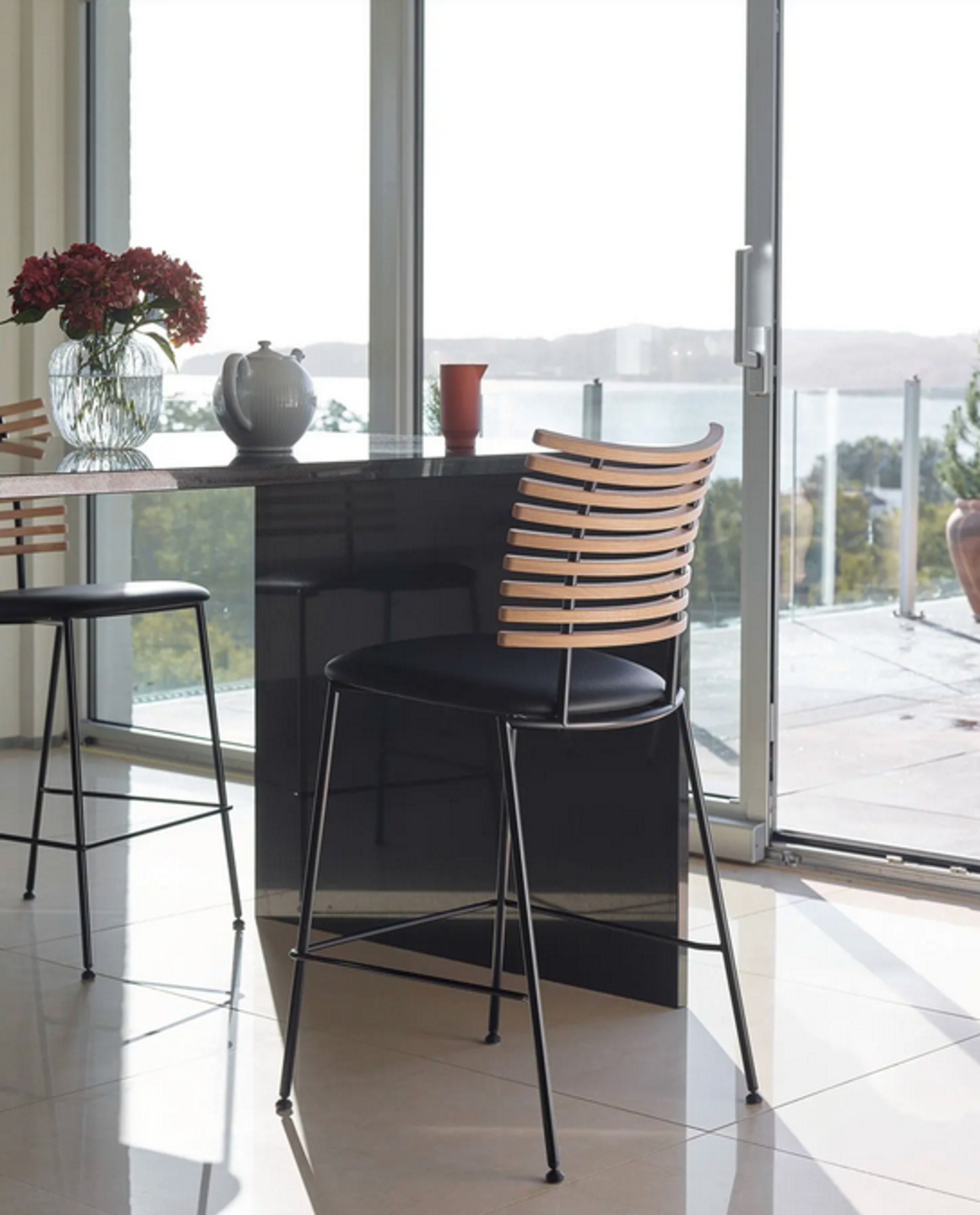 Naver Collection - Dining chair - Tiger armchair / GM4106 by Henrik Lehm - Oiled oak / Naver Select Cognac leather / Stainless steel