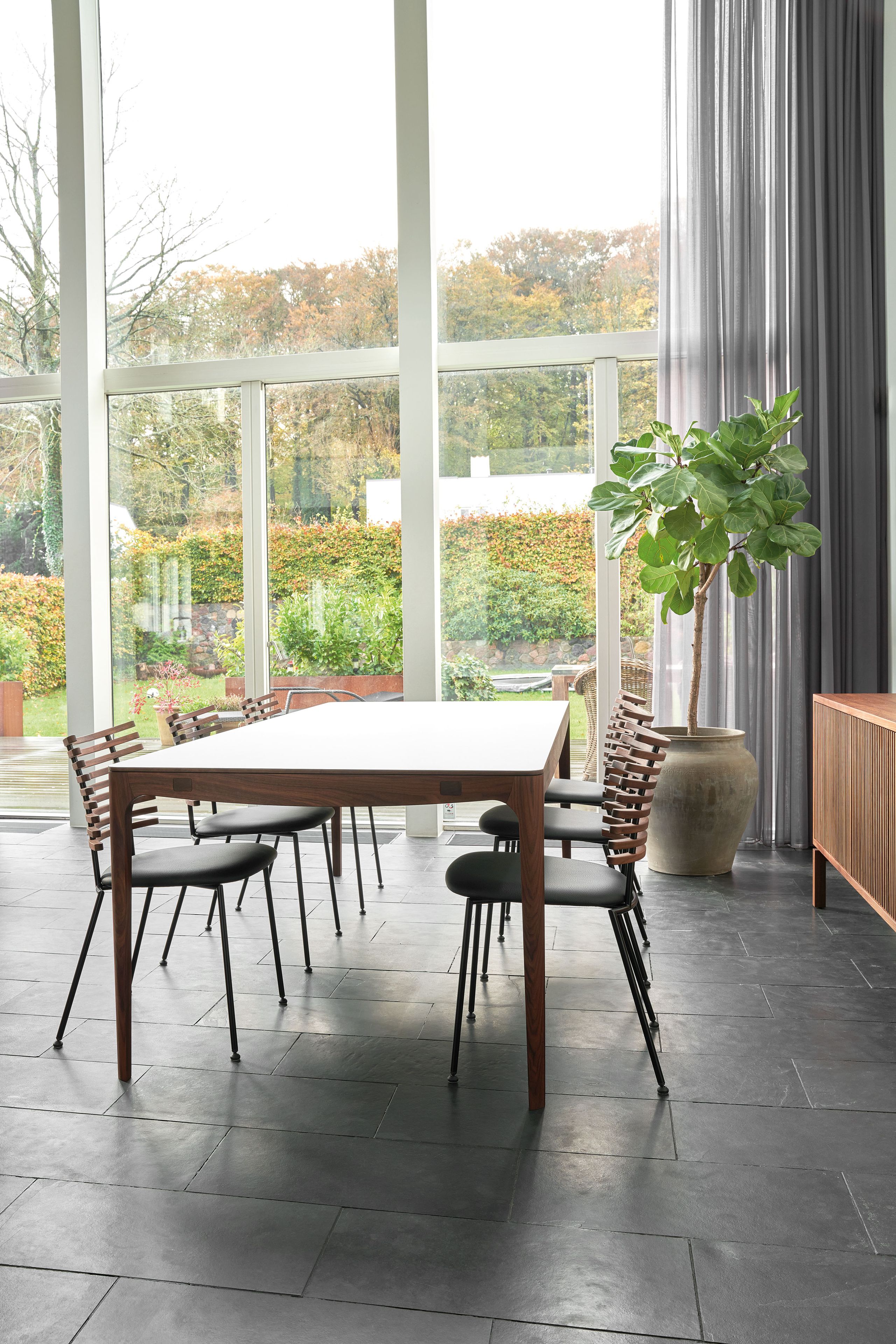 Naver Collection - Spisebordsstol - Tiger Stol / GM4105 af Henrik Lehm - Olied oak / Naver Select black leather / Black powdercoated steel