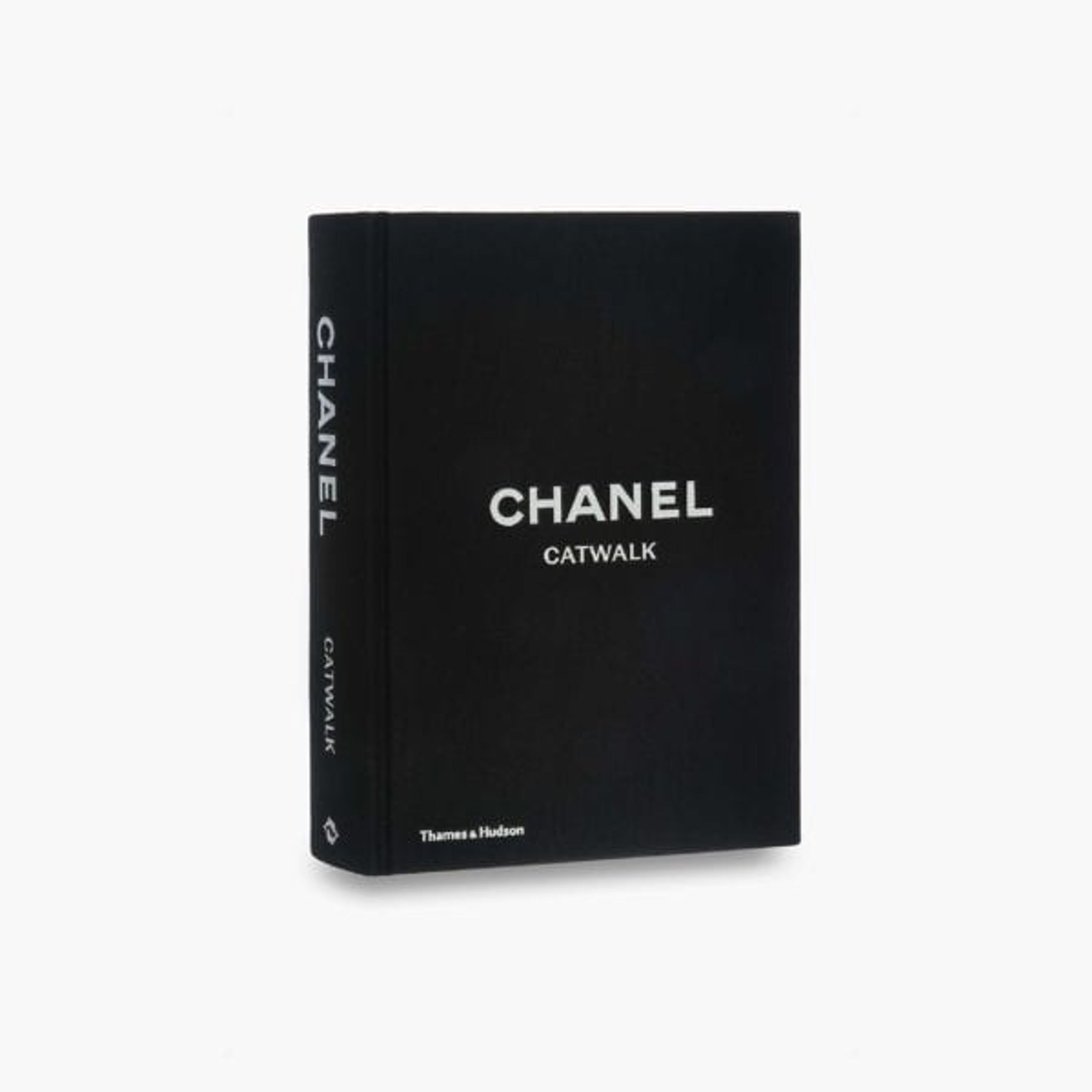 New Mags - Bog - Chanel - Catwalk - Patrick Mauries & Adelia Sabatini