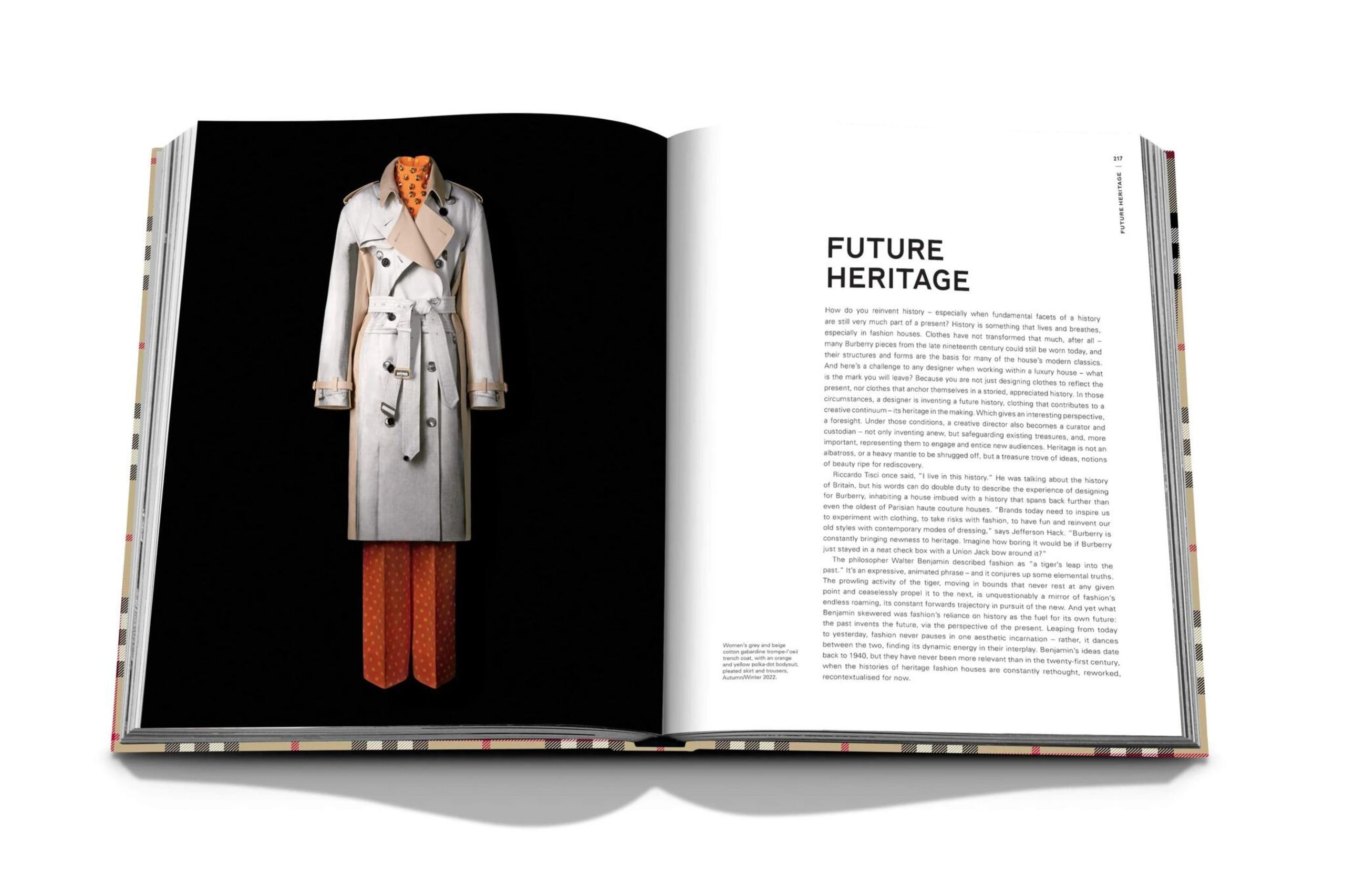 New Mags - Buch - Burberry - Beige