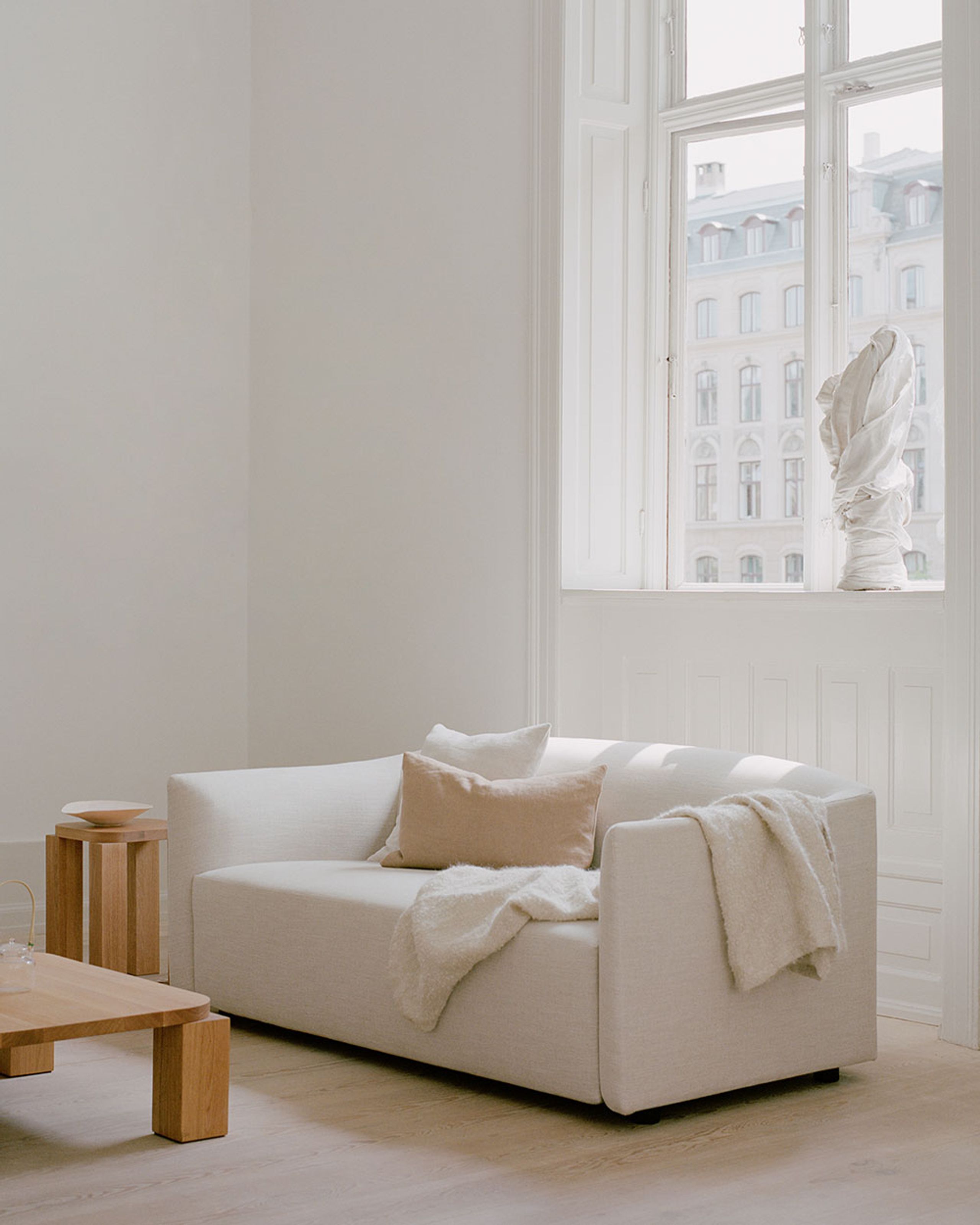 New Works - Sofa 2-osobowa - Shore Sofa 2 Seater Extended Base - Linara Lava Rock