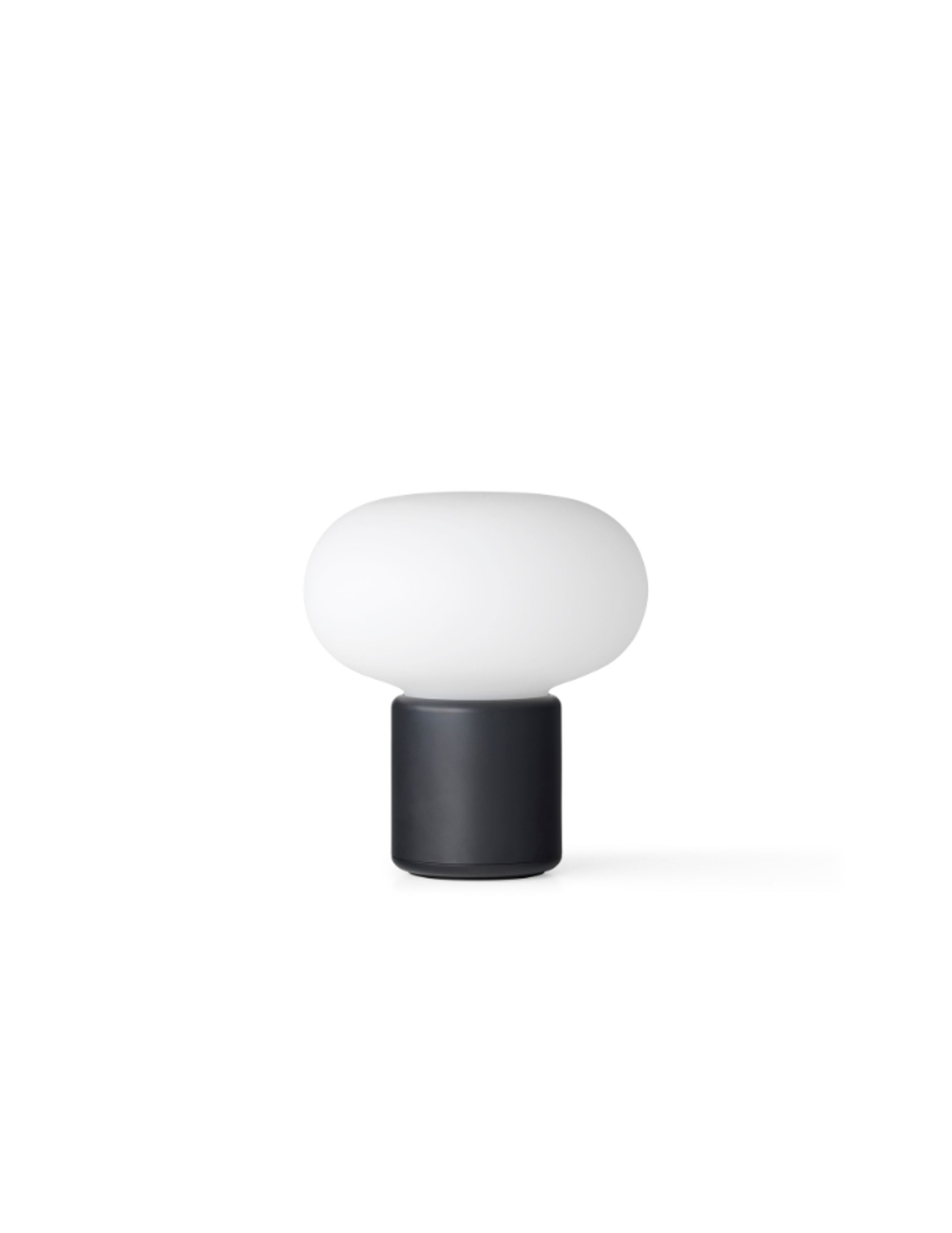 New Works - Lampa stołowa - Karl-Johan Portable Table Lamp - Cold Black