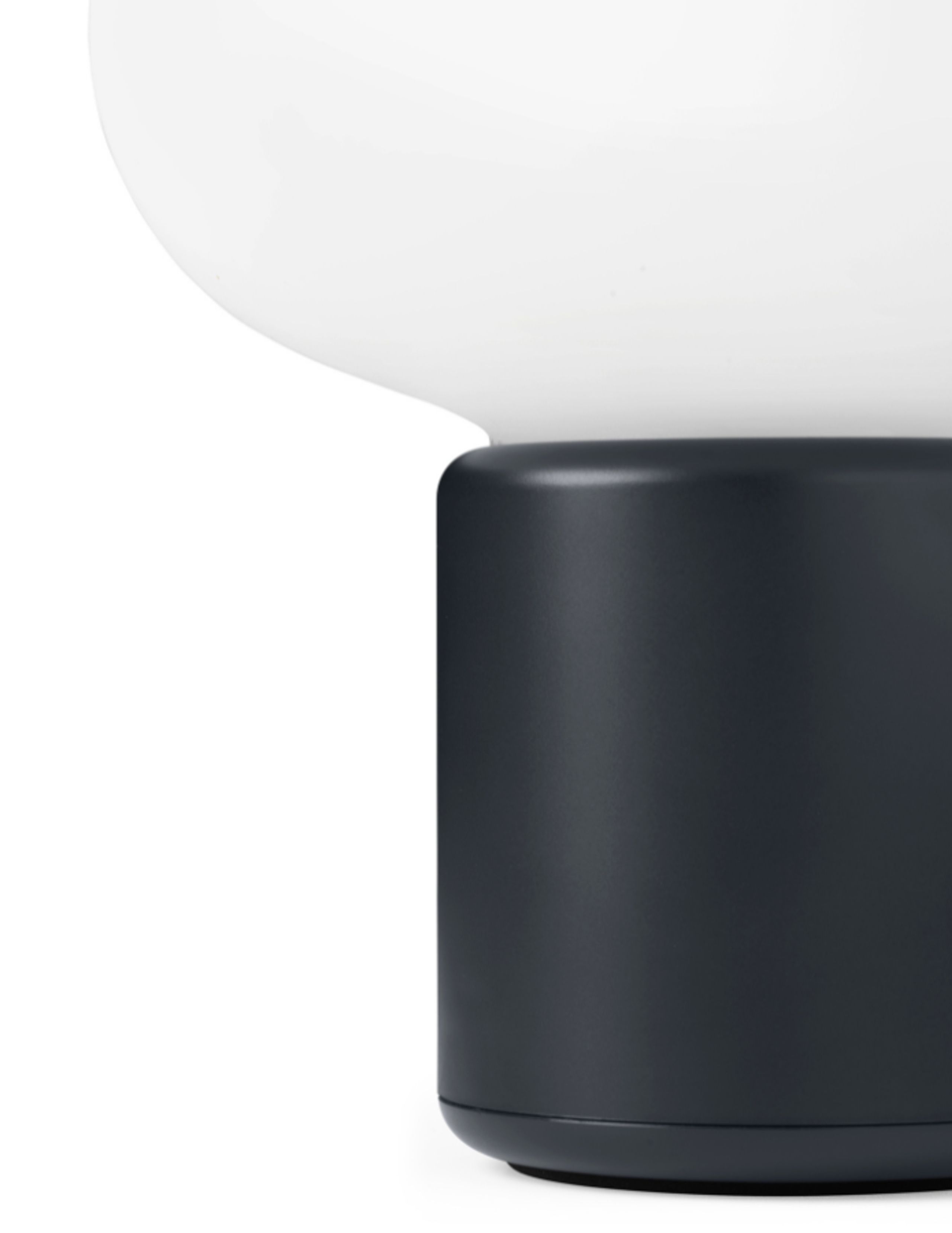 New Works - Lampa stołowa - Karl-Johan Portable Table Lamp - Cold Black