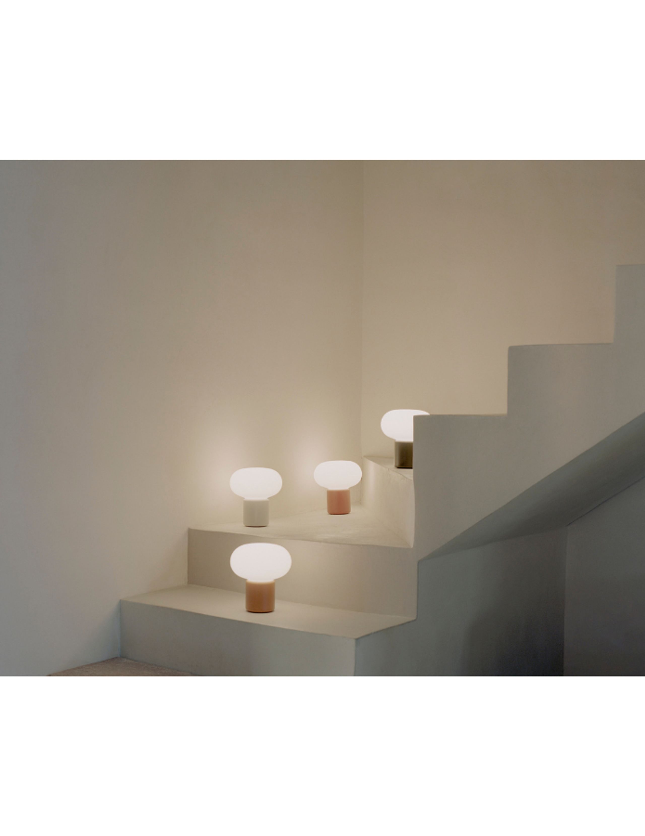 New Works - Přenosná lampa - Karl-Johan Portable Table Lamp - Earth Red