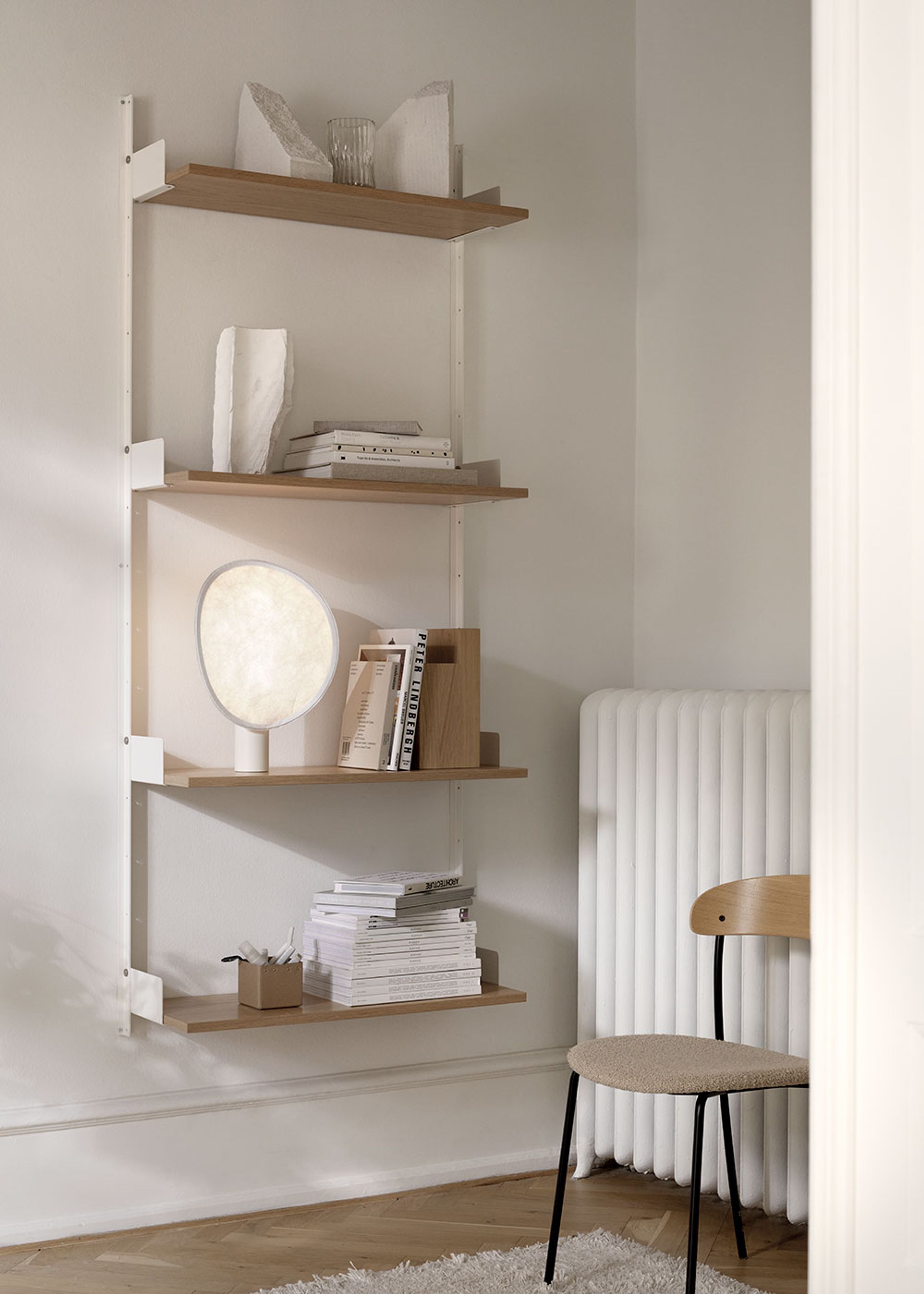 New Works - Lampa stołowa - Tense Portable Table Lamp - Black Base w. White Tyvek