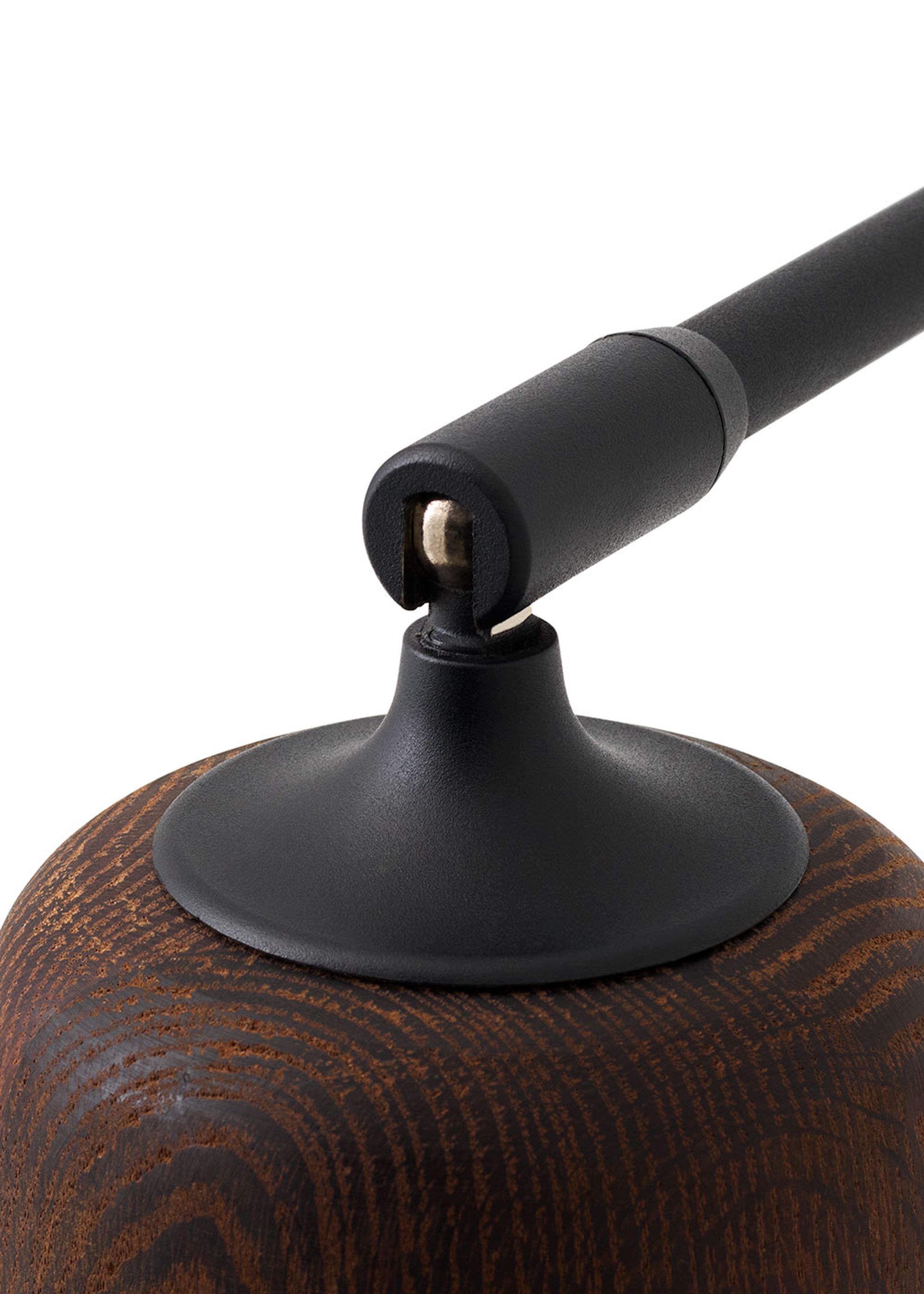 New Works - Lampa podłogowa - Material Floor Lamp - The Black Sheep (White Marble)