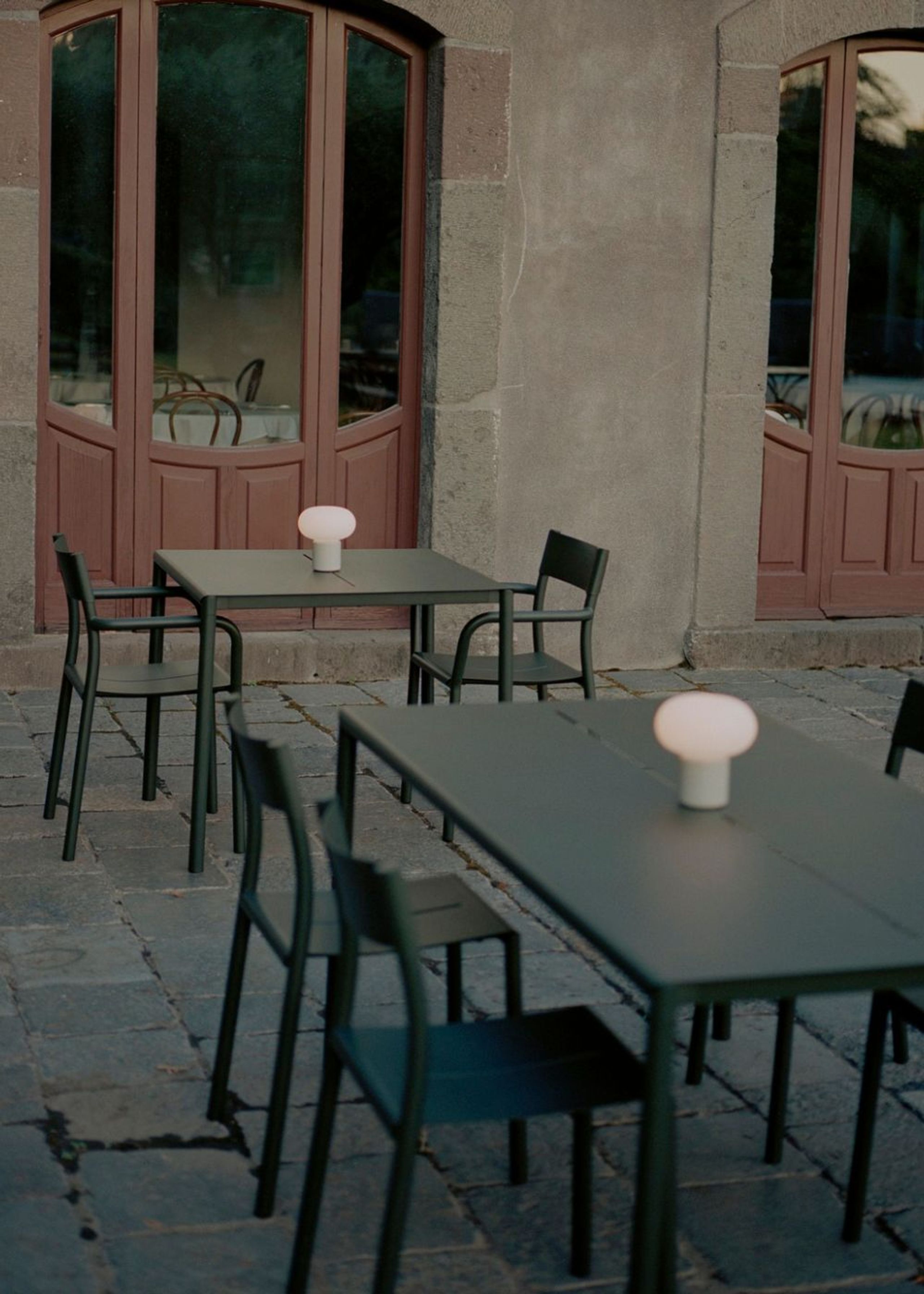 New Works - Table de jardin - May Table - Light Grey - Large