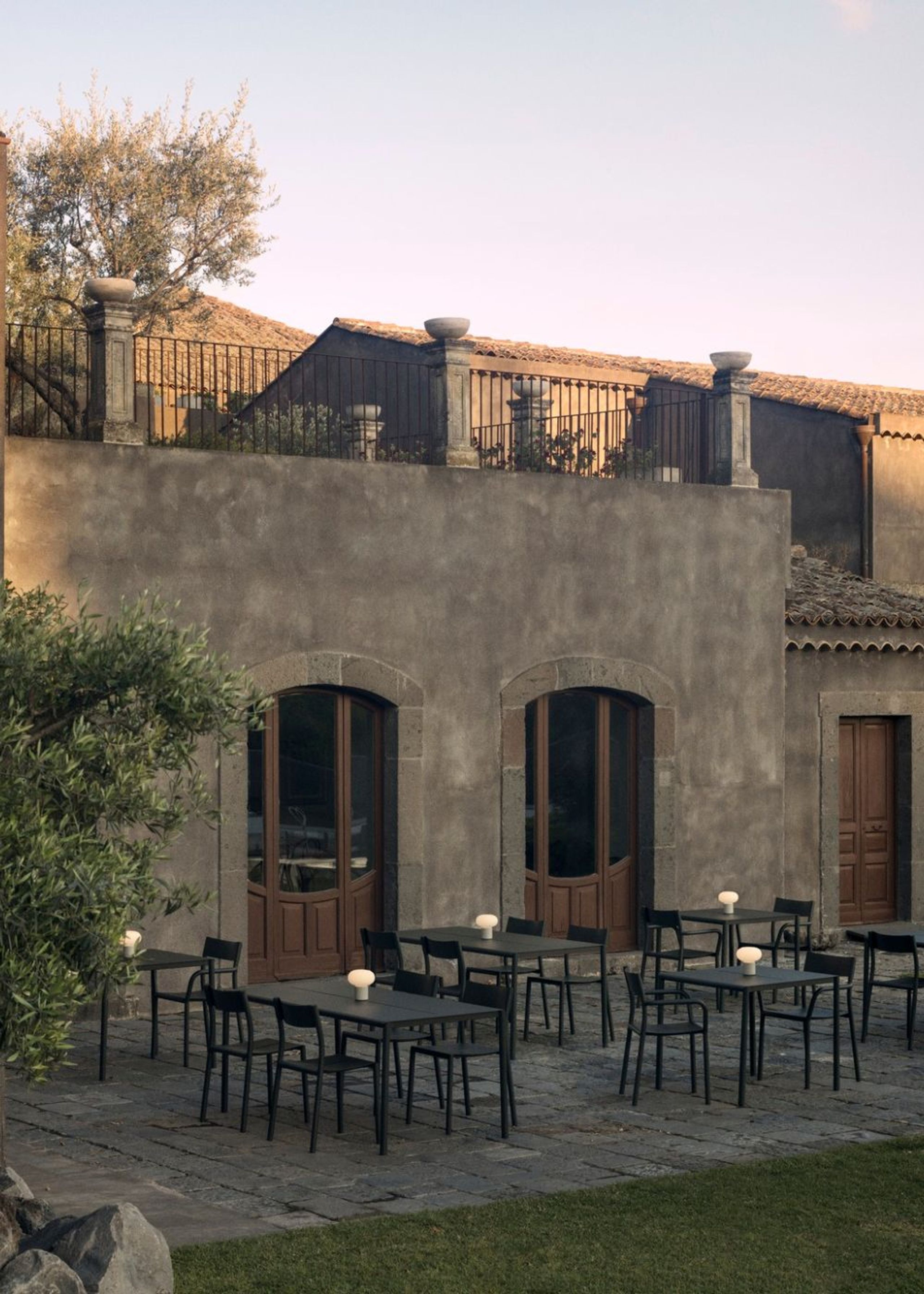 New Works - Cadeira de jardim - May Armchair - Dark Green