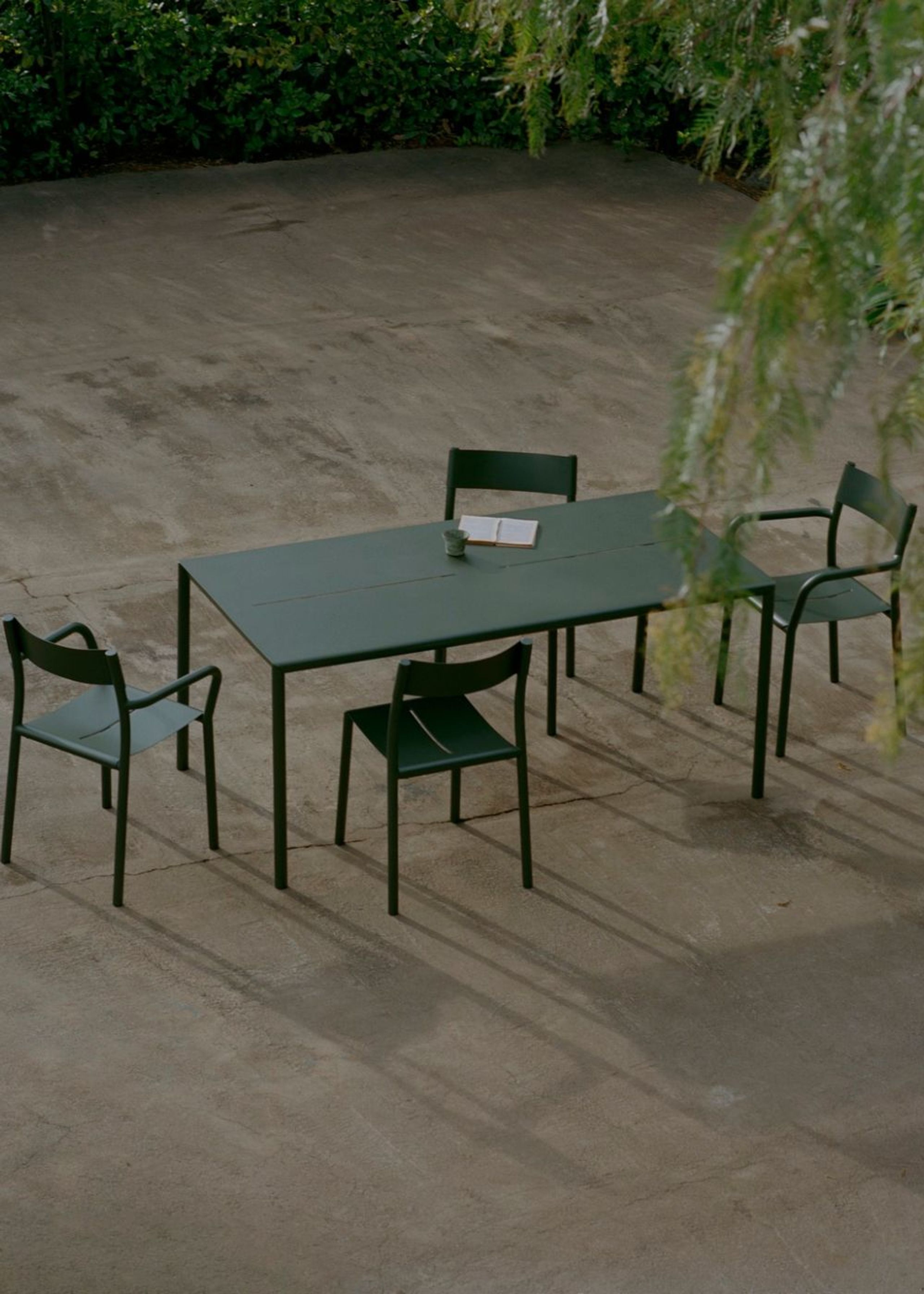 New Works - Cadeira de jardim - May Armchair - Dark Green