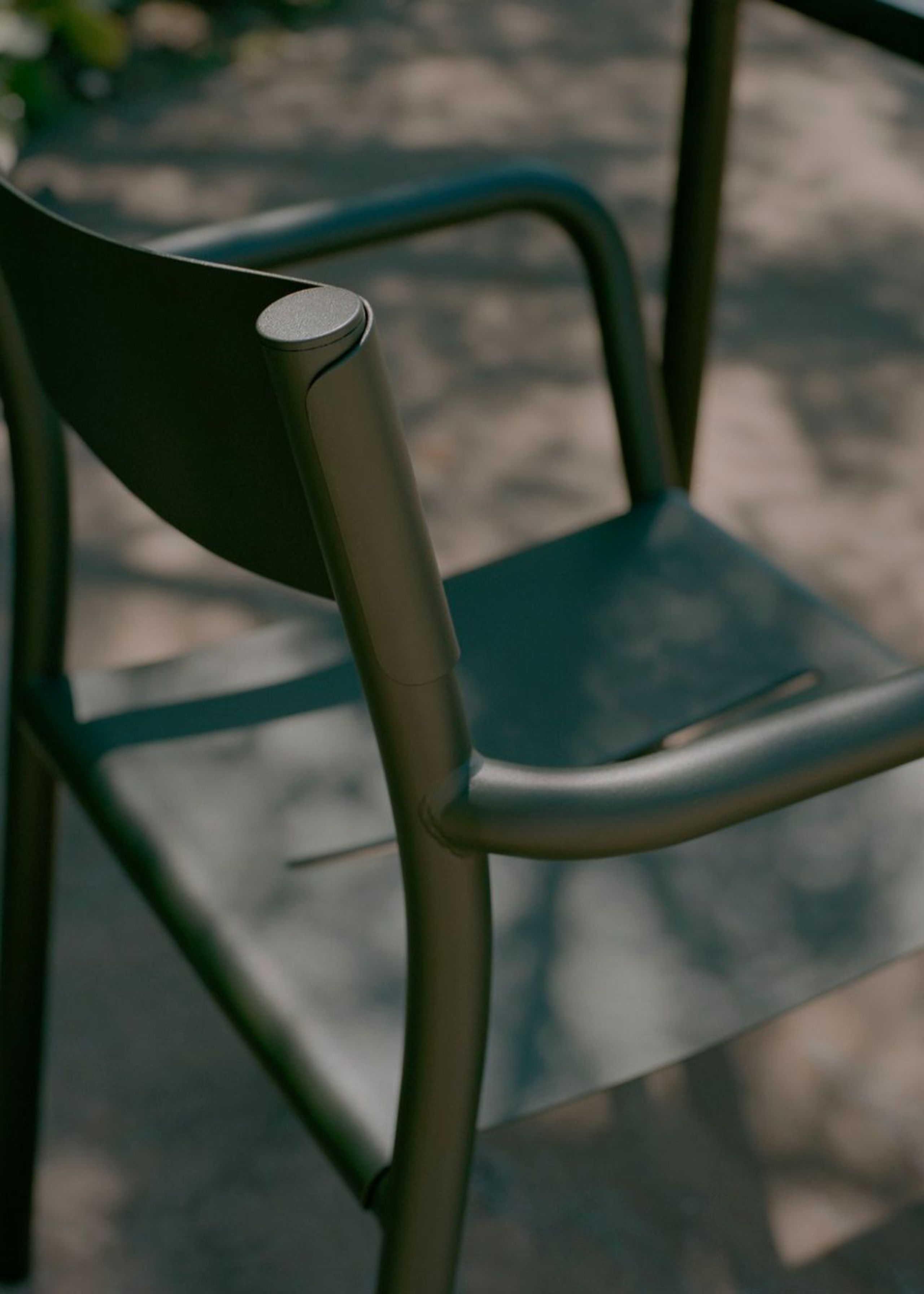 New Works - Cadeira de jardim - May Armchair - Dark Green