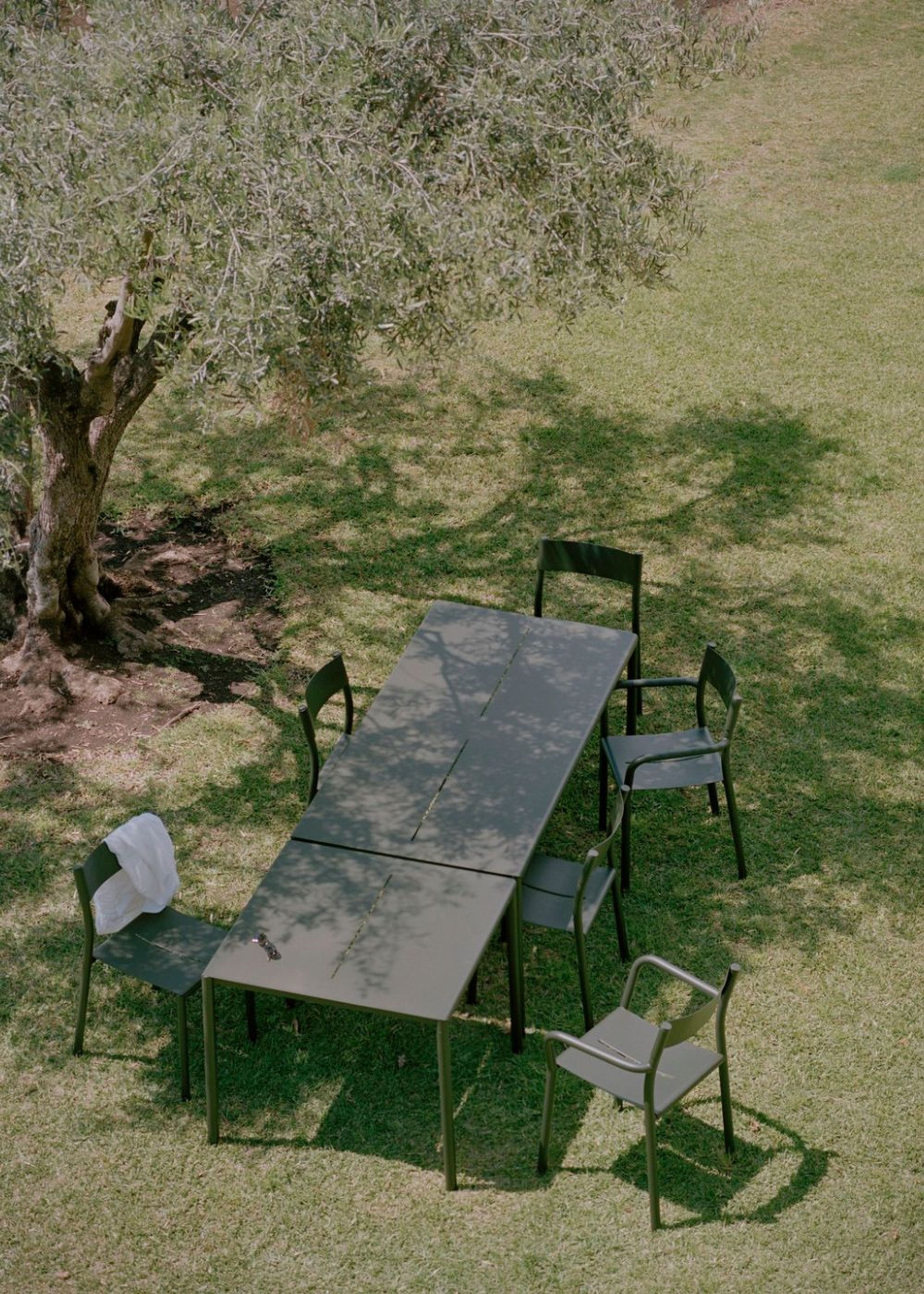 New Works - Cadeira de jardim - May Armchair - Dark Green