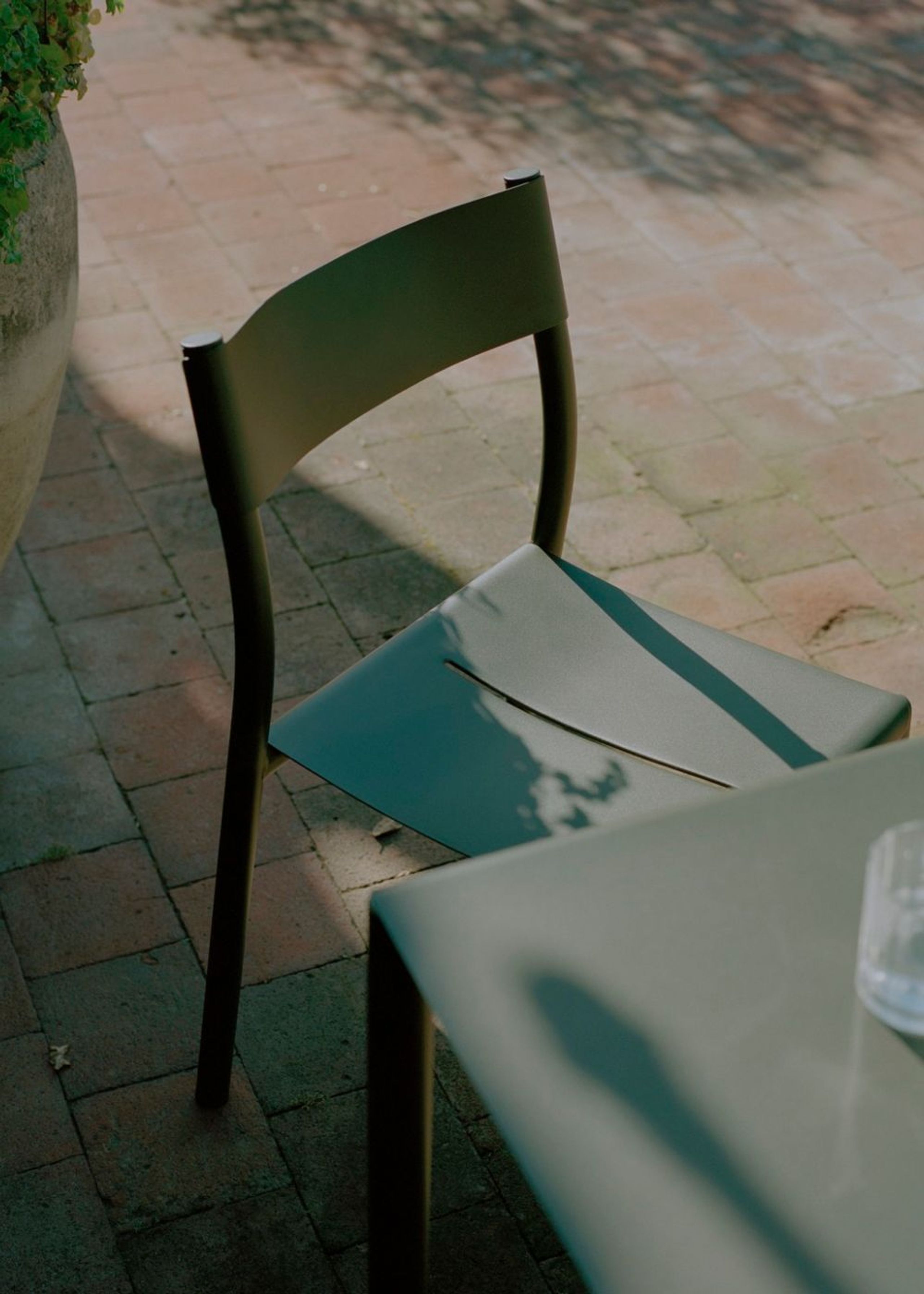 New Works - Puutarhatuoli - May Chair - Light Grey