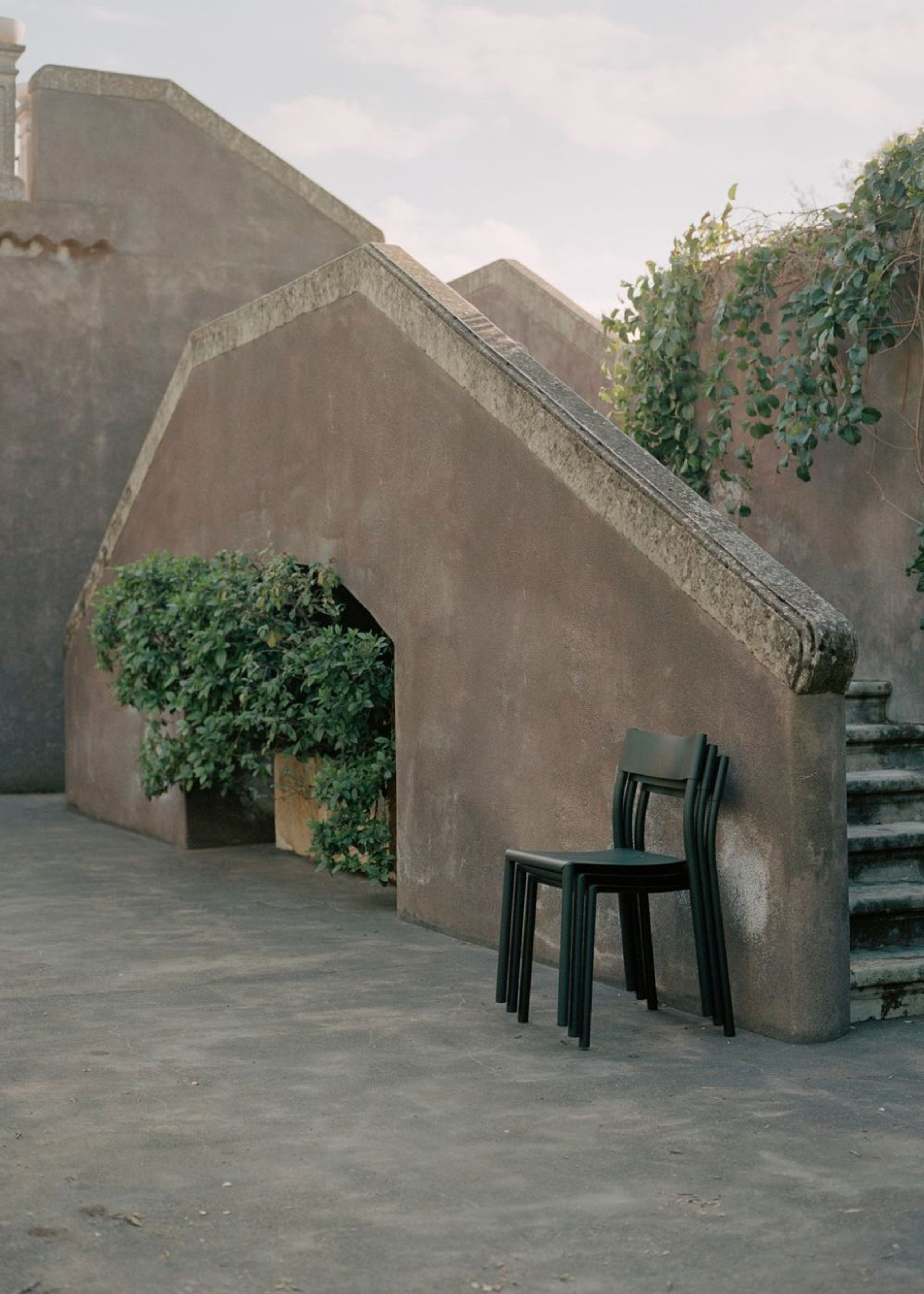 New Works - Puutarhatuoli - May Chair - Light Grey