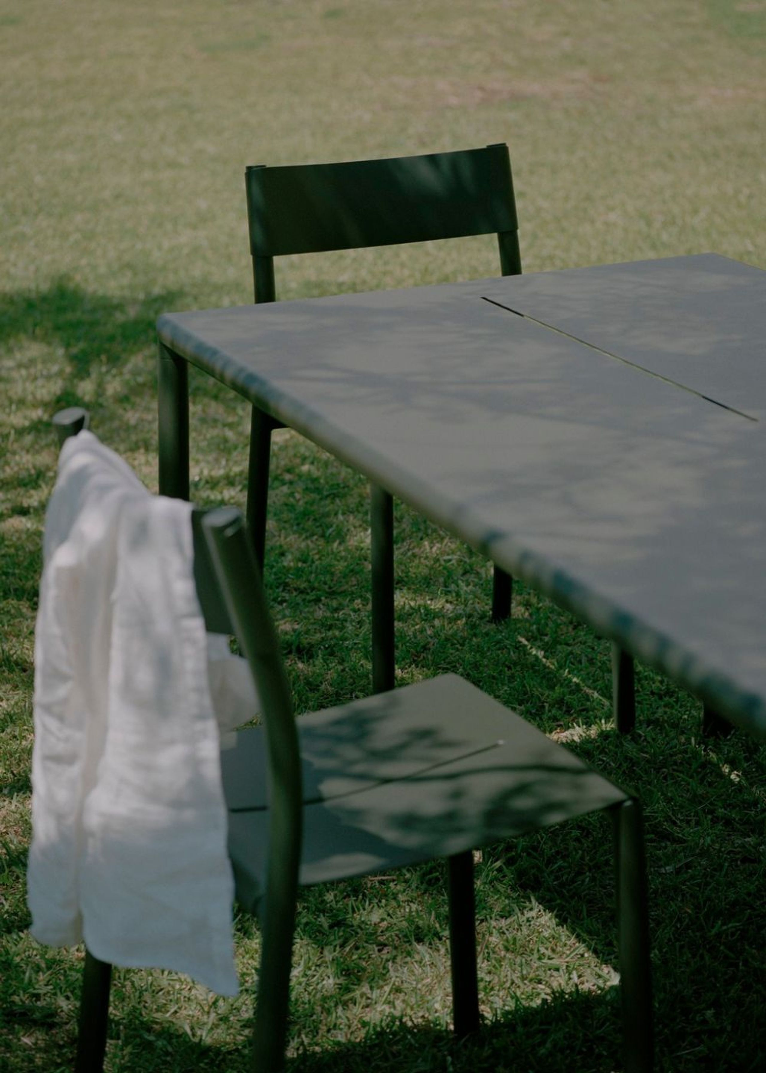 New Works - Puutarhatuoli - May Chair - Light Grey