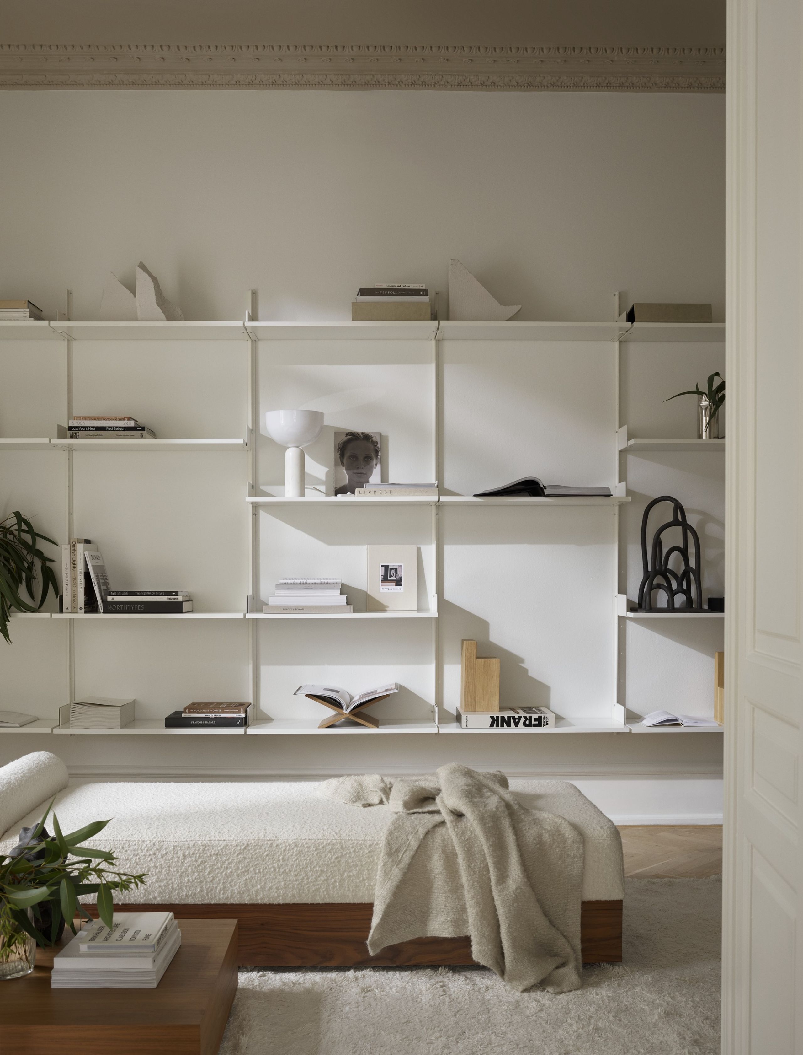 New Works - Prateleira - NEW WORKS SHELVING SYSTEM - New Works Living Shelf - White / White