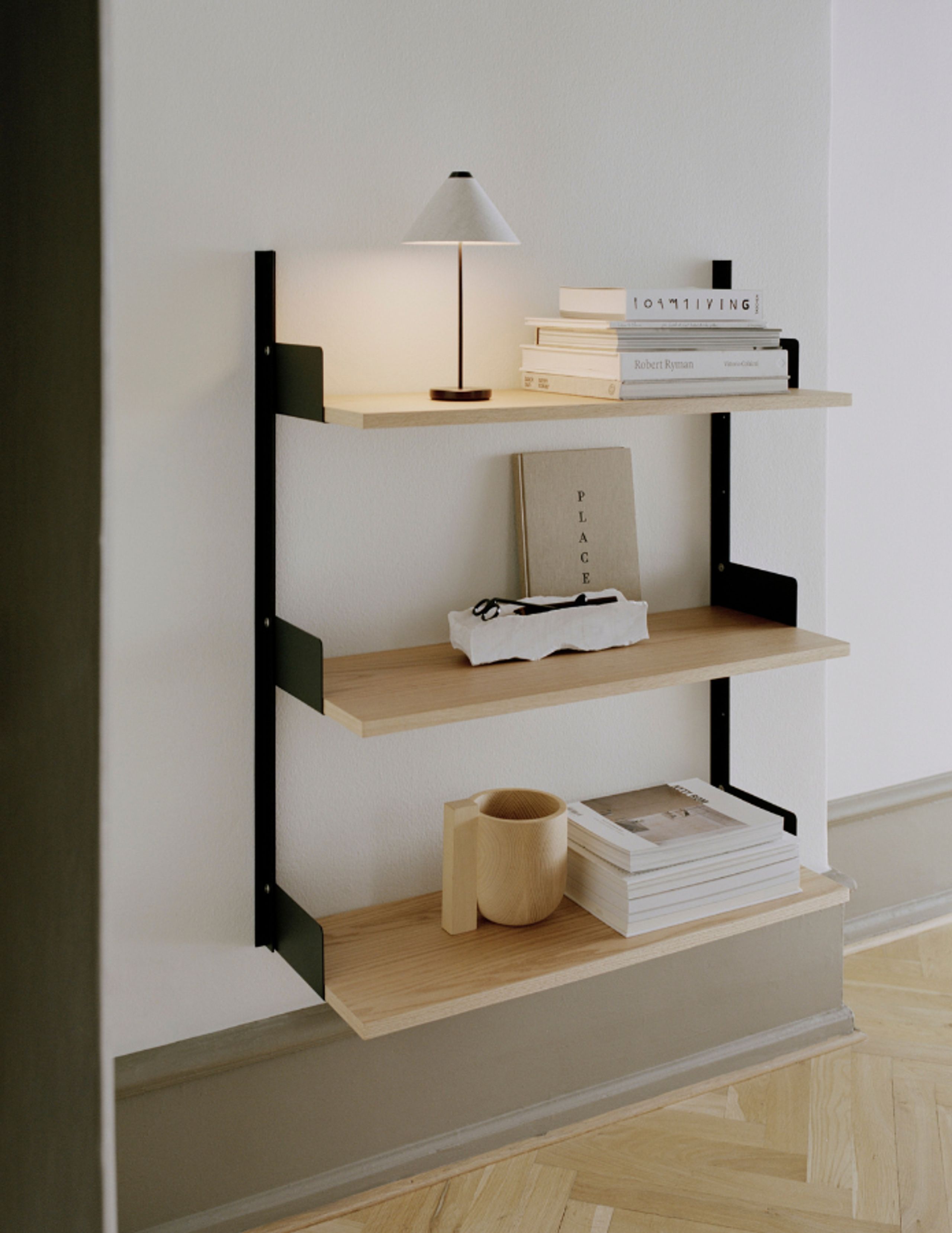 New Works - Regalbrett - NEW WORKS WALL SHELF - 90 - Oak / Black