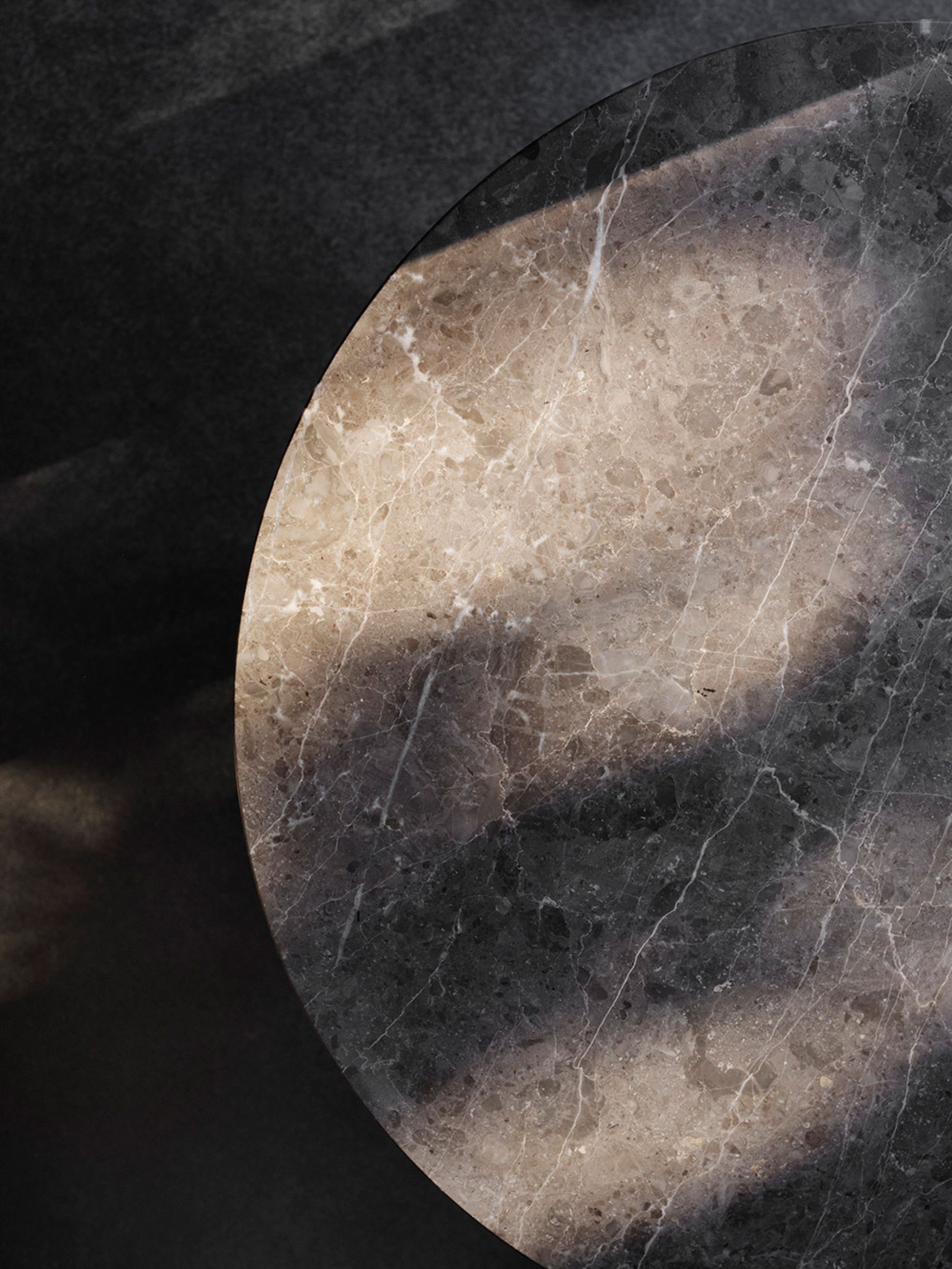 New Works - Postranní stolek - Florence Side table - Gris du Marais Marble w. Black Frame